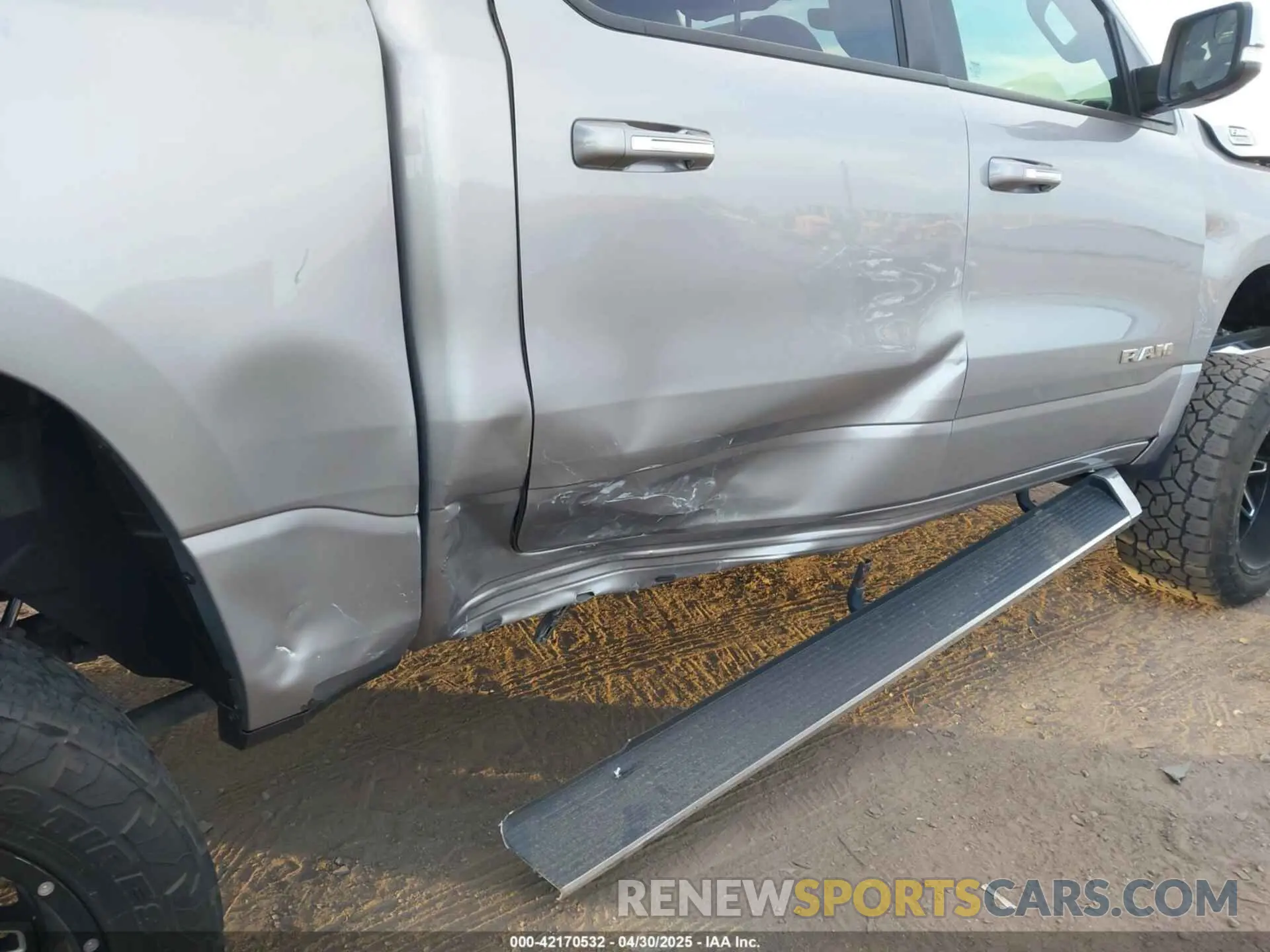 6 Photograph of a damaged car 1C6RREFT4KN828335 RAM 1500 2019