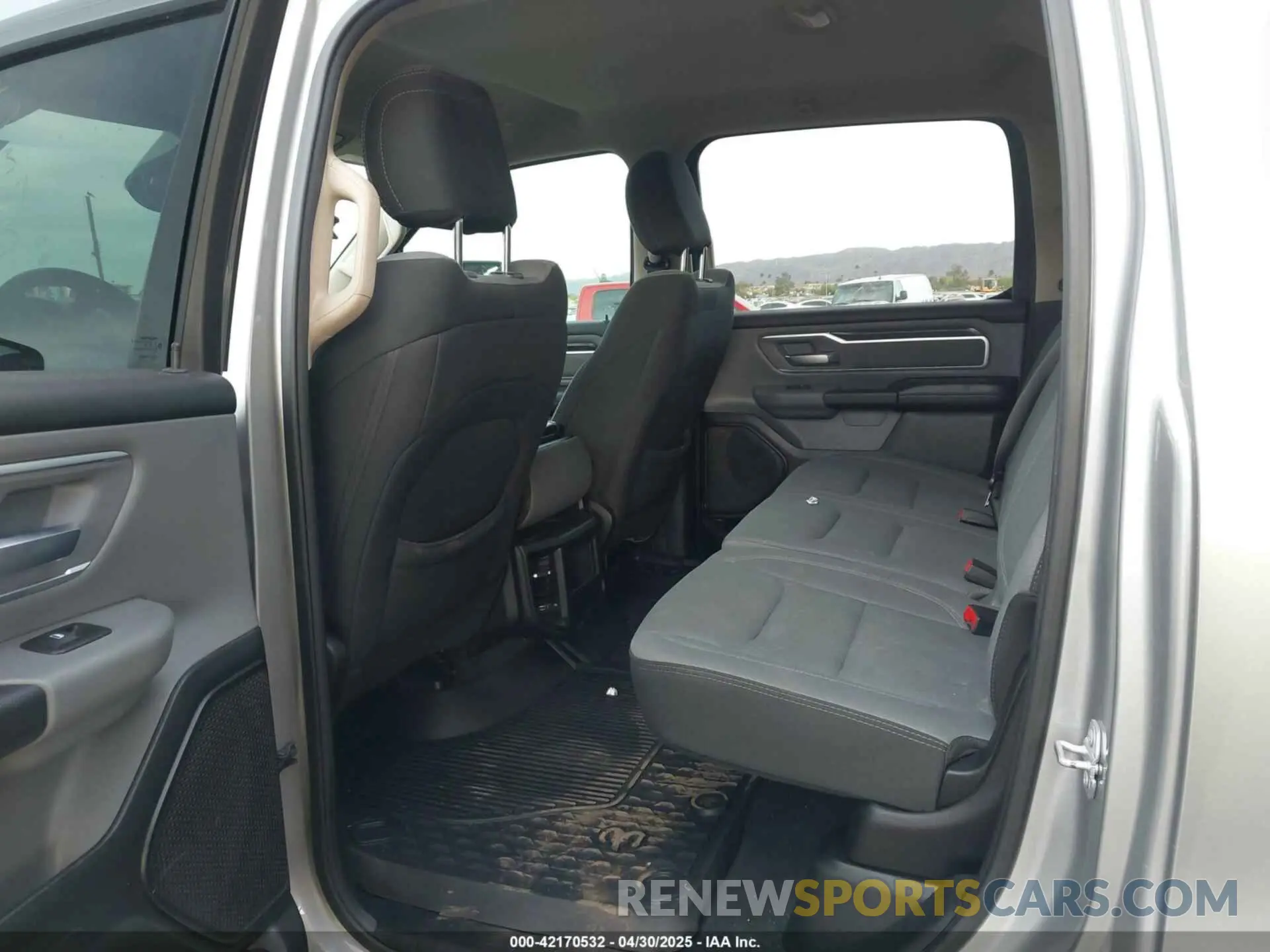 8 Photograph of a damaged car 1C6RREFT4KN828335 RAM 1500 2019