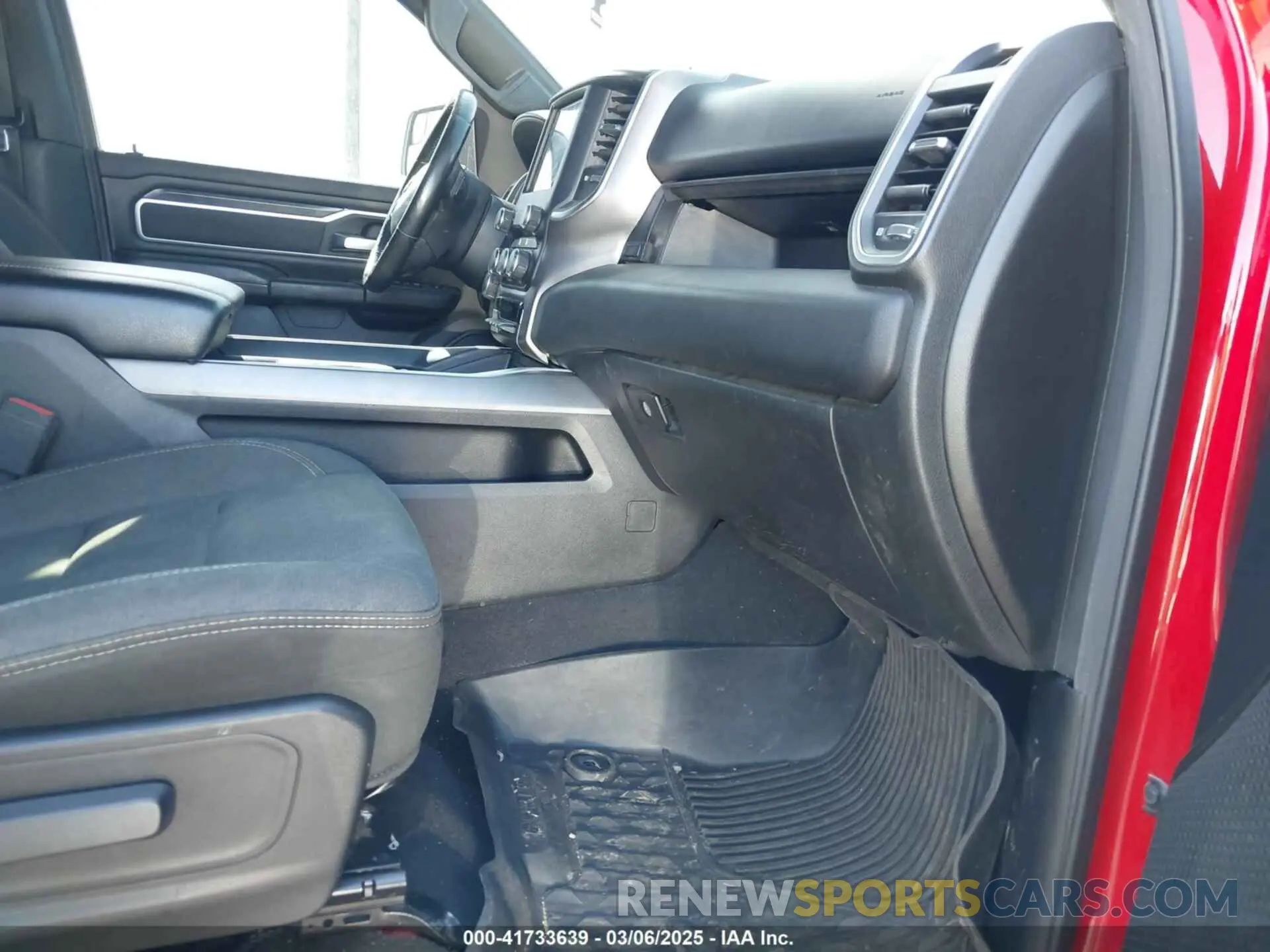 5 Photograph of a damaged car 1C6RREFT5KN548004 RAM 1500 2019