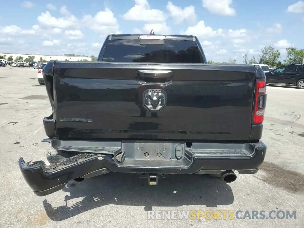 6 Photograph of a damaged car 1C6RREFT5KN639838 RAM 1500 2019