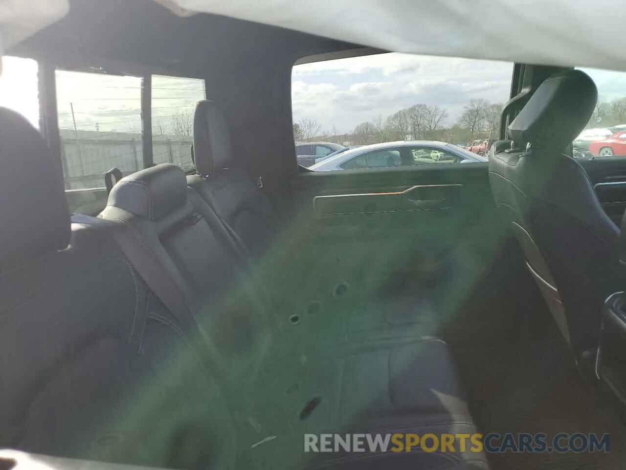 10 Photograph of a damaged car 1C6RREFT5KN664285 RAM 1500 2019