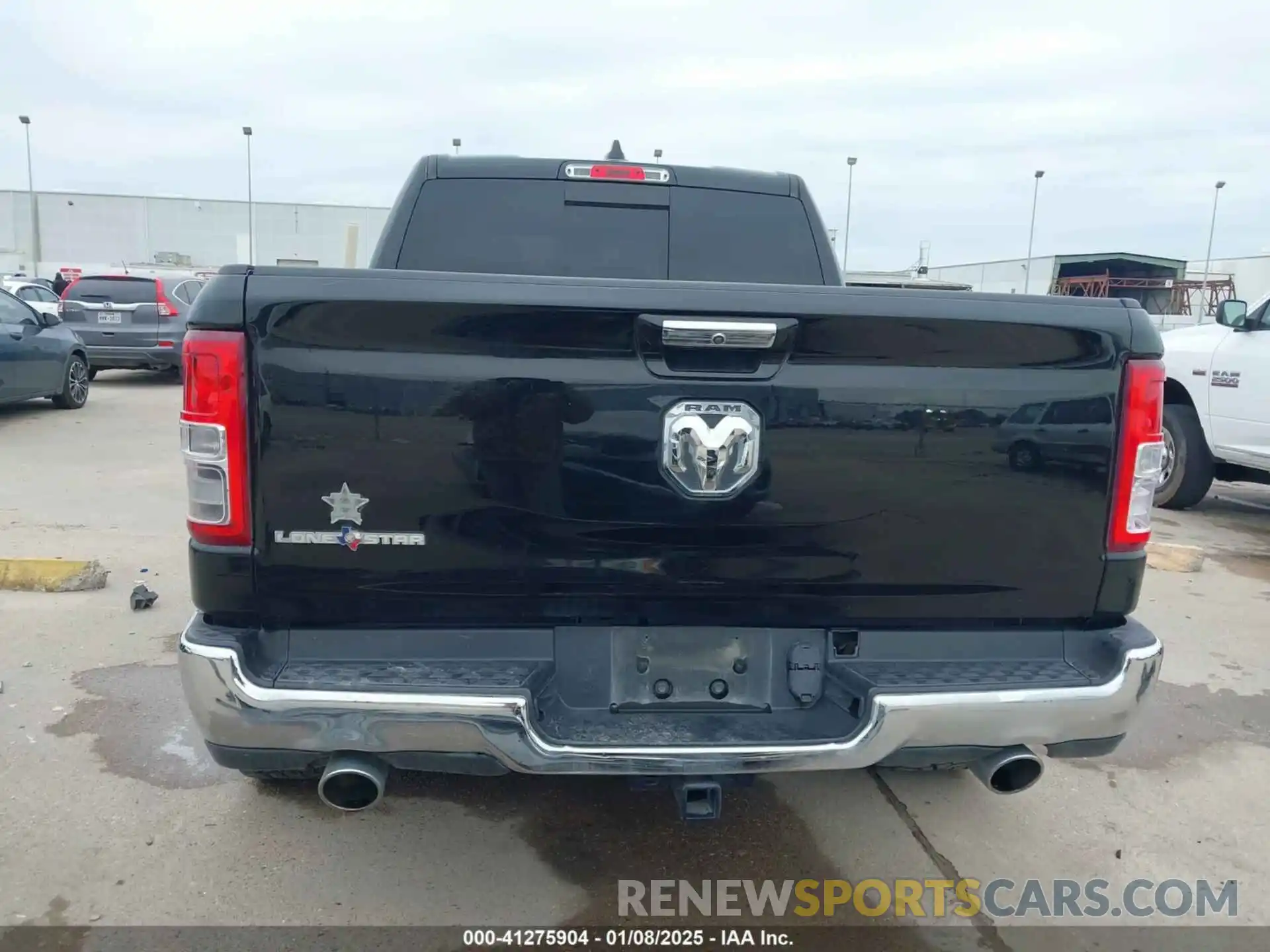 17 Photograph of a damaged car 1C6RREFT6KN706592 RAM 1500 2019