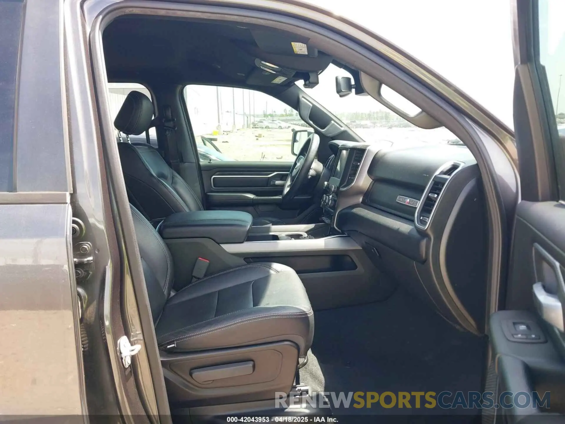 5 Photograph of a damaged car 1C6RREFT6KN706611 RAM 1500 2019