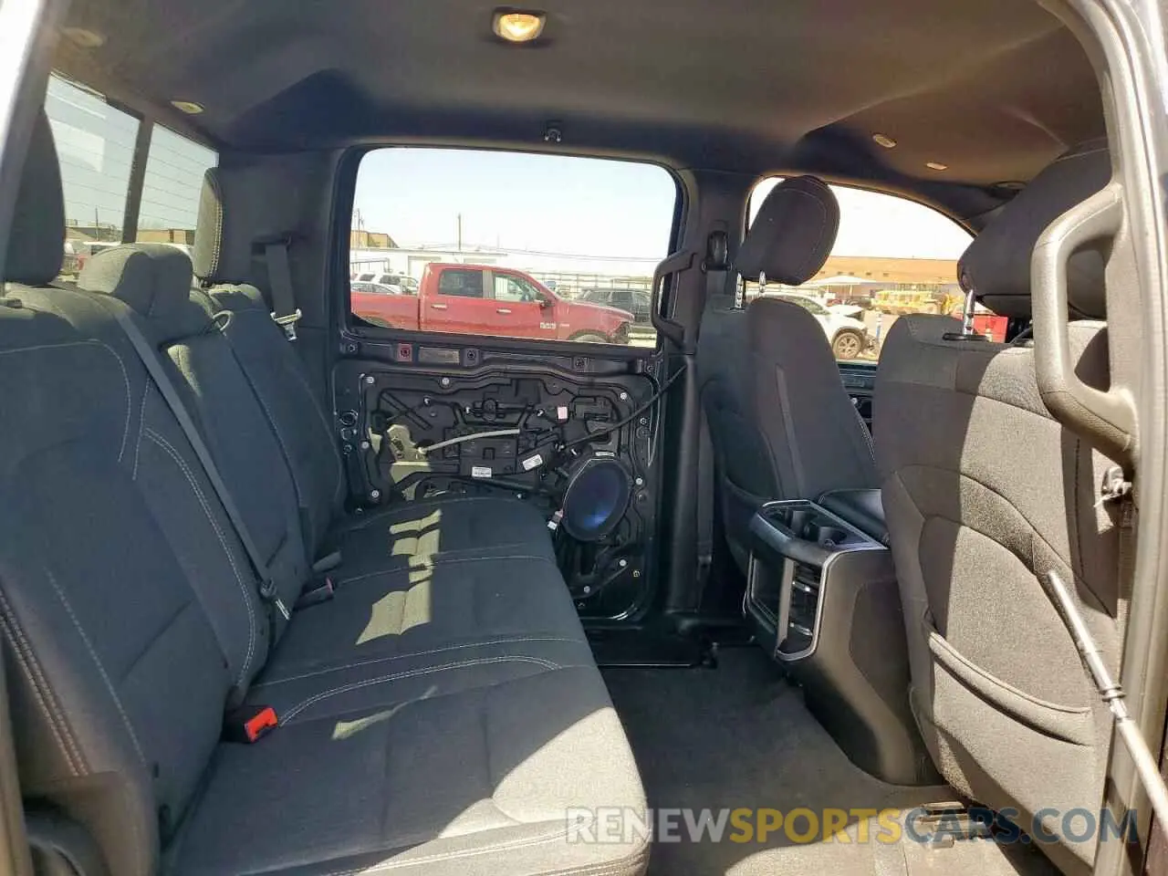 10 Photograph of a damaged car 1C6RREFT6KN828966 RAM 1500 2019