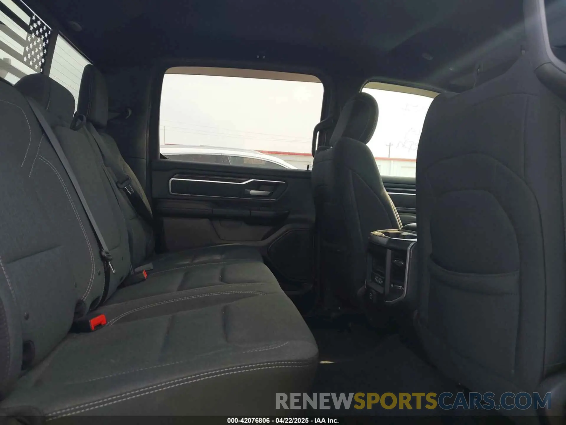 8 Photograph of a damaged car 1C6RREFT7KN880929 RAM 1500 2019