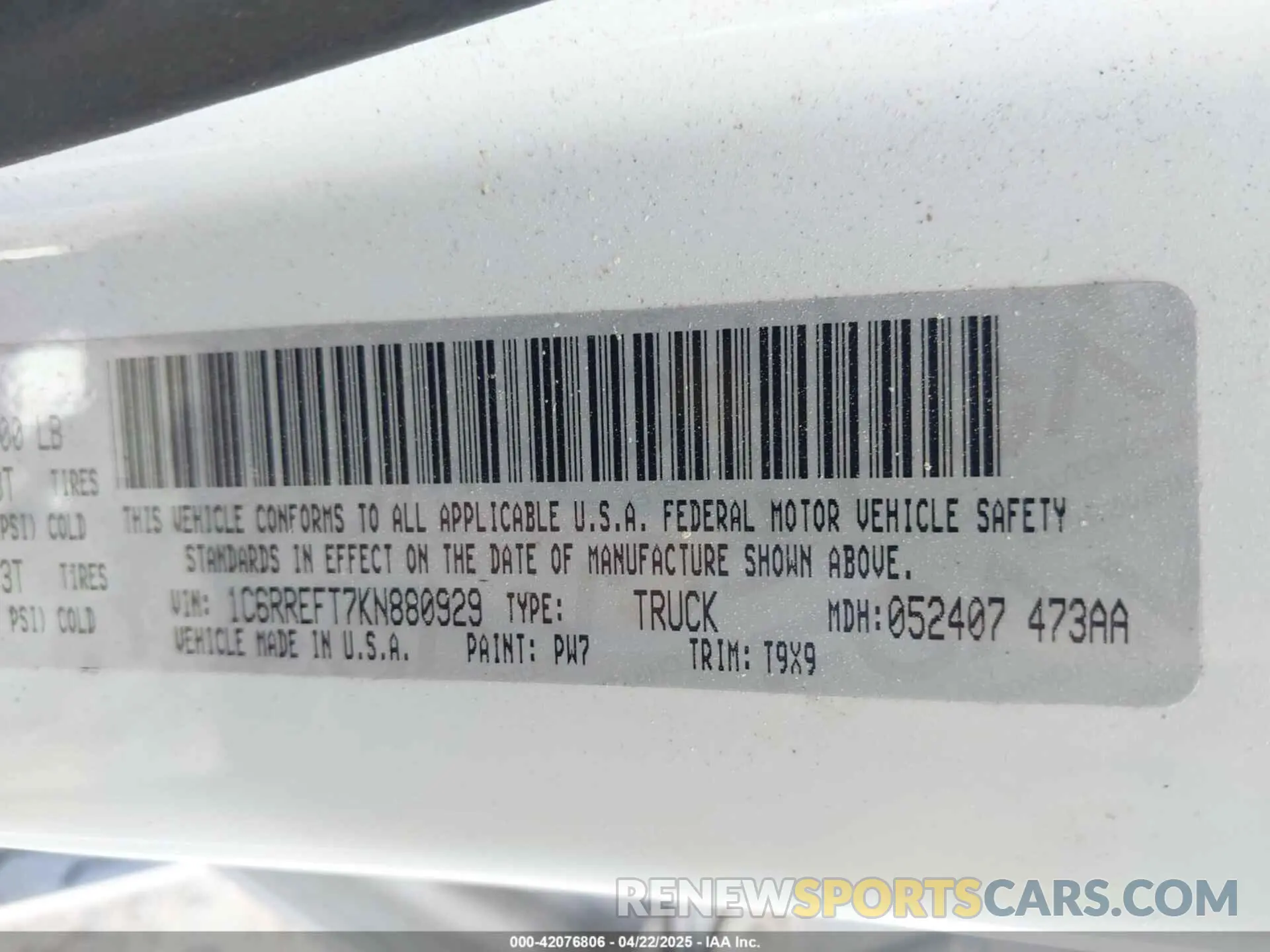 9 Photograph of a damaged car 1C6RREFT7KN880929 RAM 1500 2019