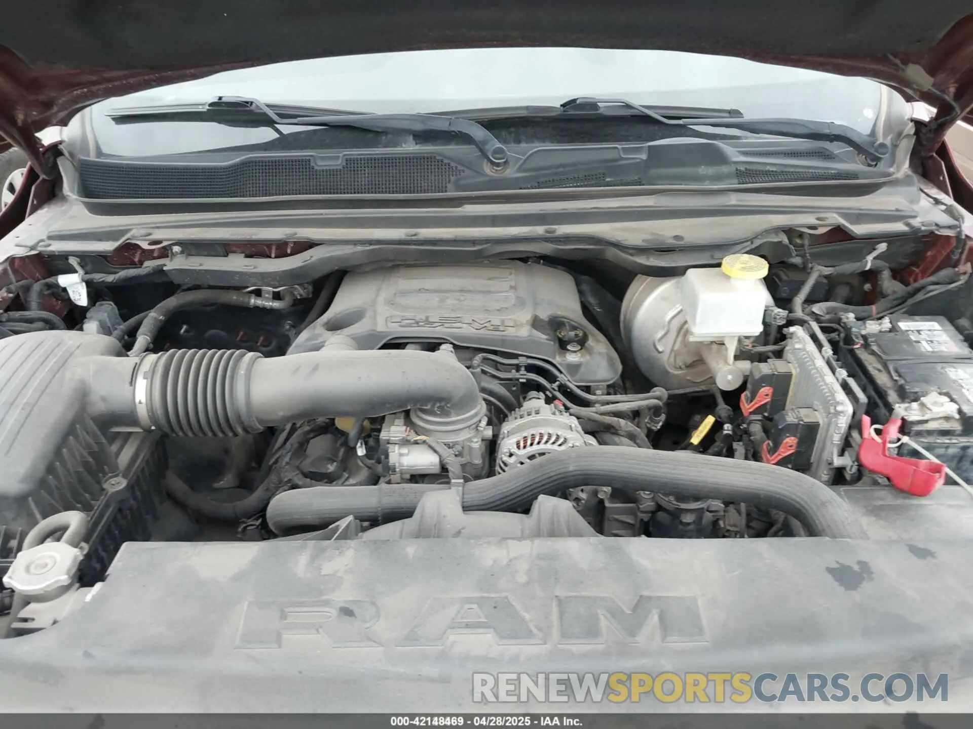 10 Photograph of a damaged car 1C6RREFT8KN635282 RAM 1500 2019
