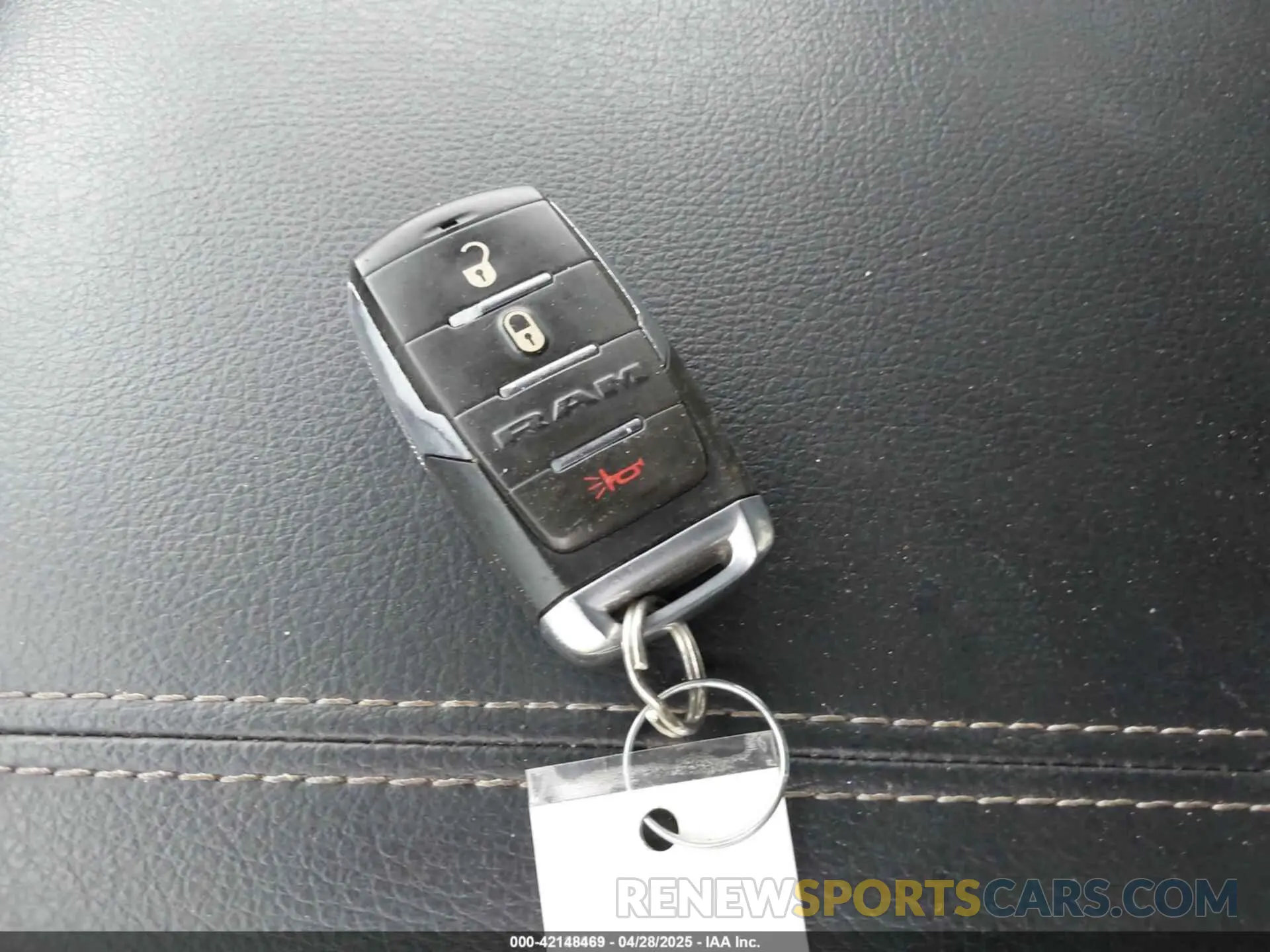 11 Photograph of a damaged car 1C6RREFT8KN635282 RAM 1500 2019