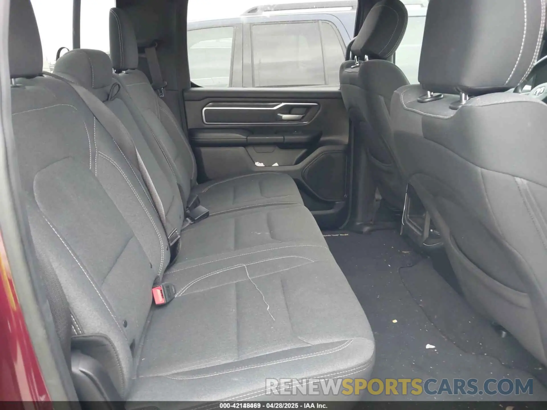 8 Photograph of a damaged car 1C6RREFT8KN635282 RAM 1500 2019