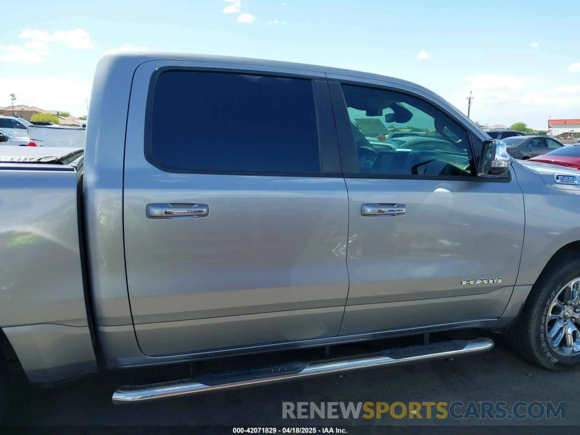 13 Photograph of a damaged car 1C6RREFT8KN828337 RAM 1500 2019
