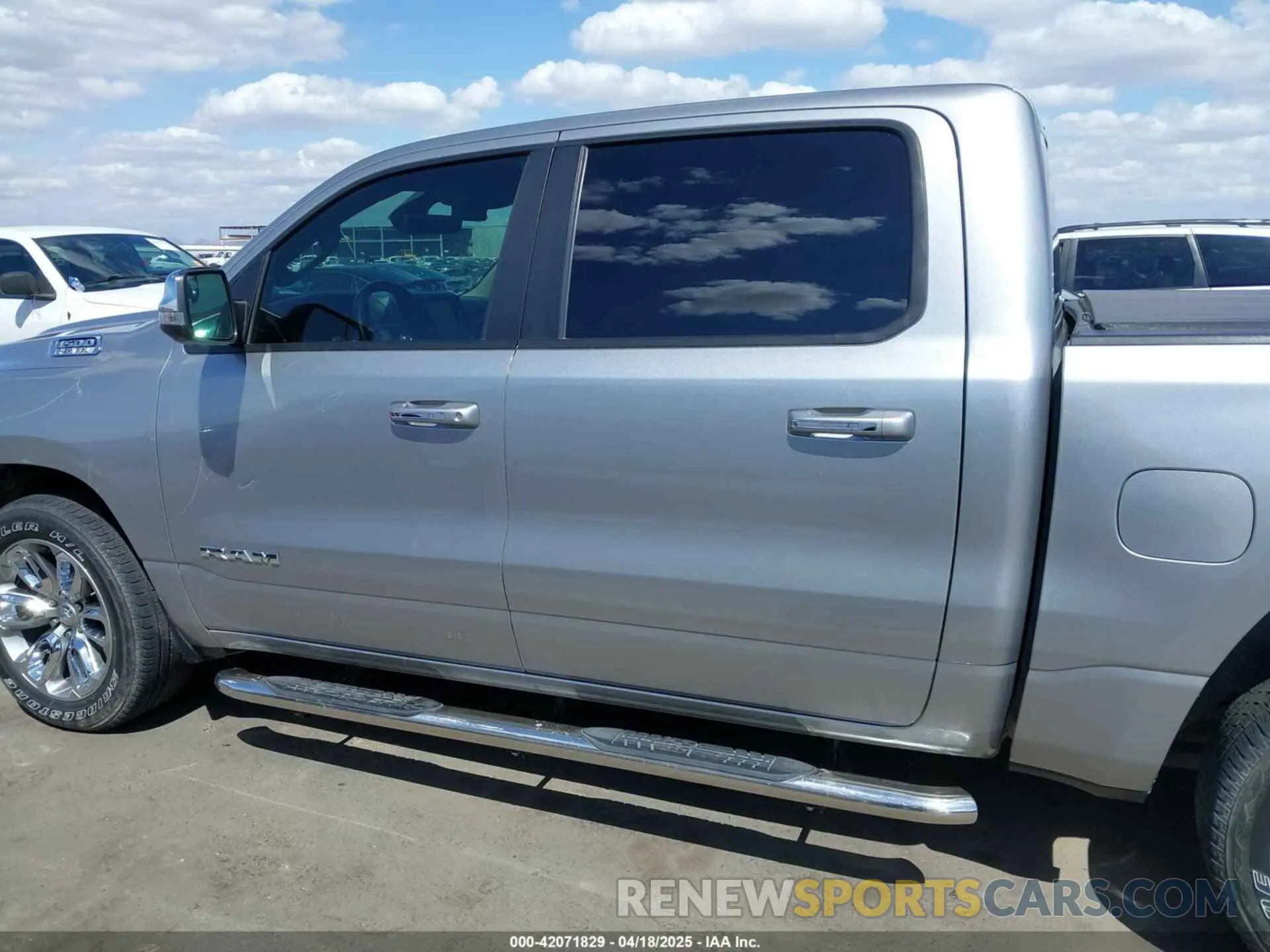 14 Photograph of a damaged car 1C6RREFT8KN828337 RAM 1500 2019