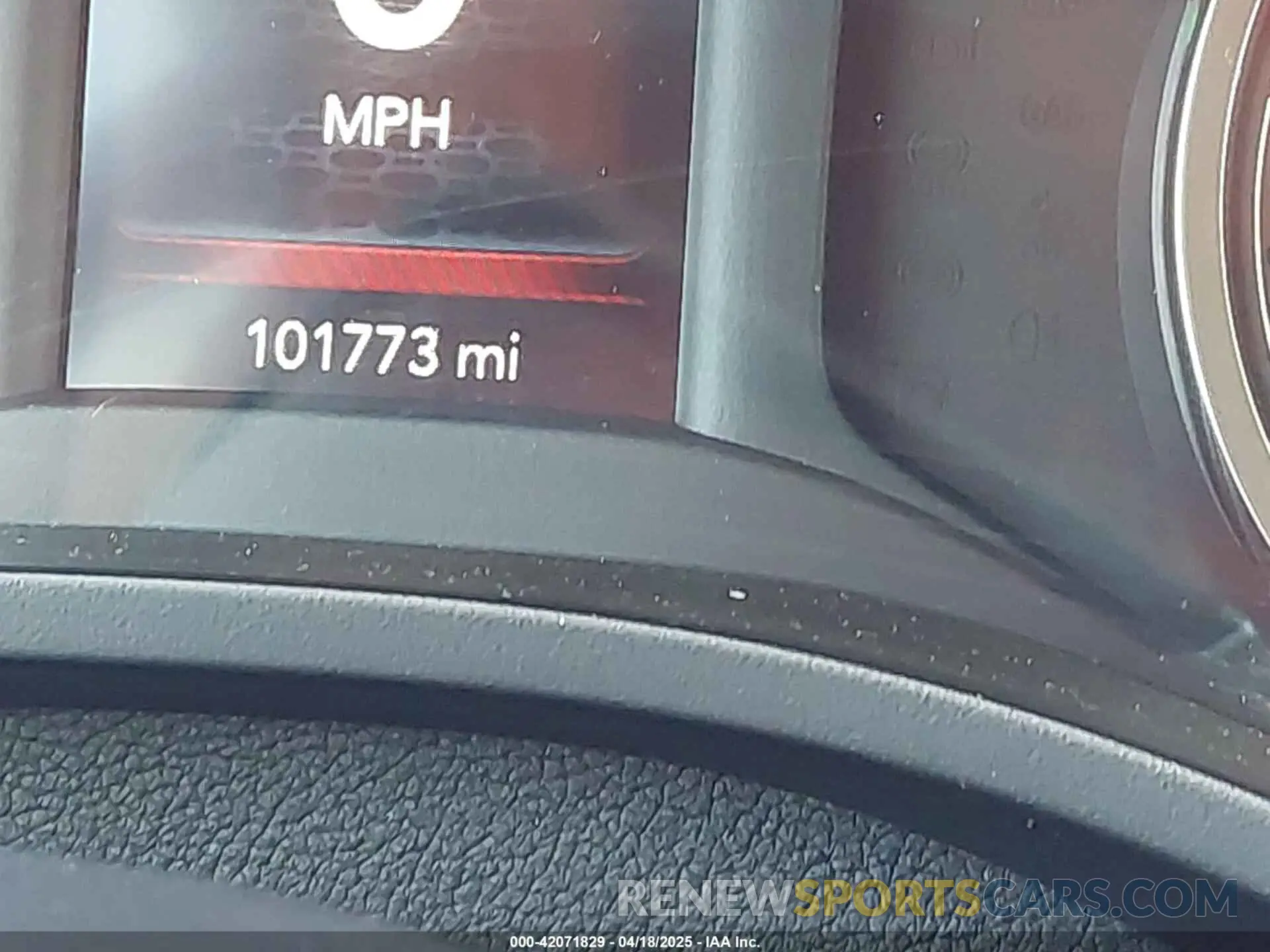 15 Photograph of a damaged car 1C6RREFT8KN828337 RAM 1500 2019