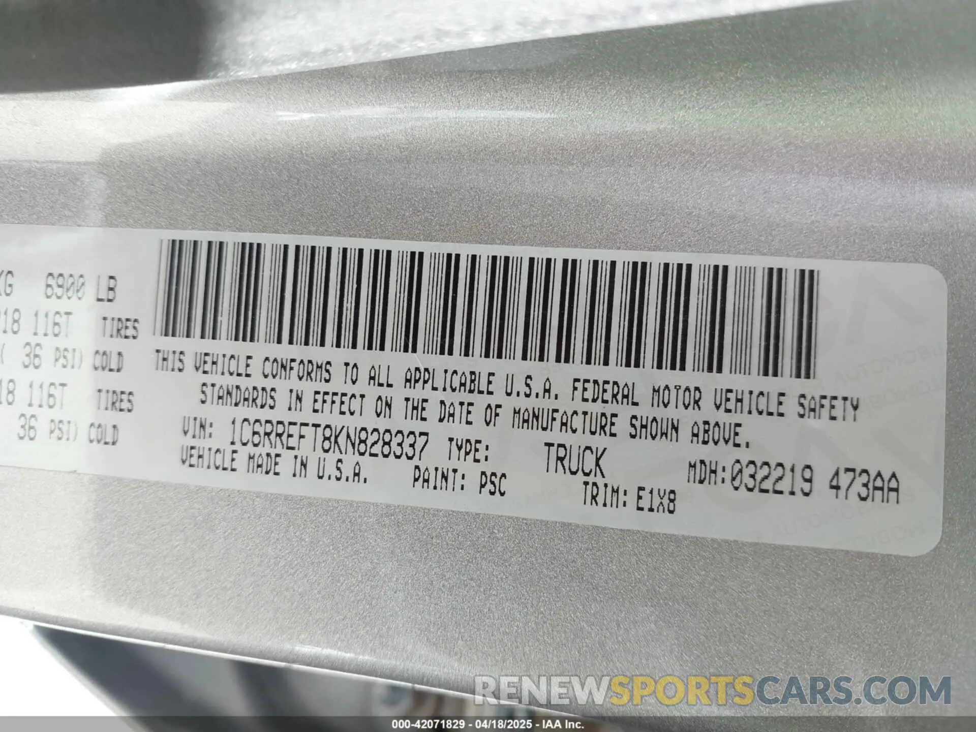 9 Photograph of a damaged car 1C6RREFT8KN828337 RAM 1500 2019