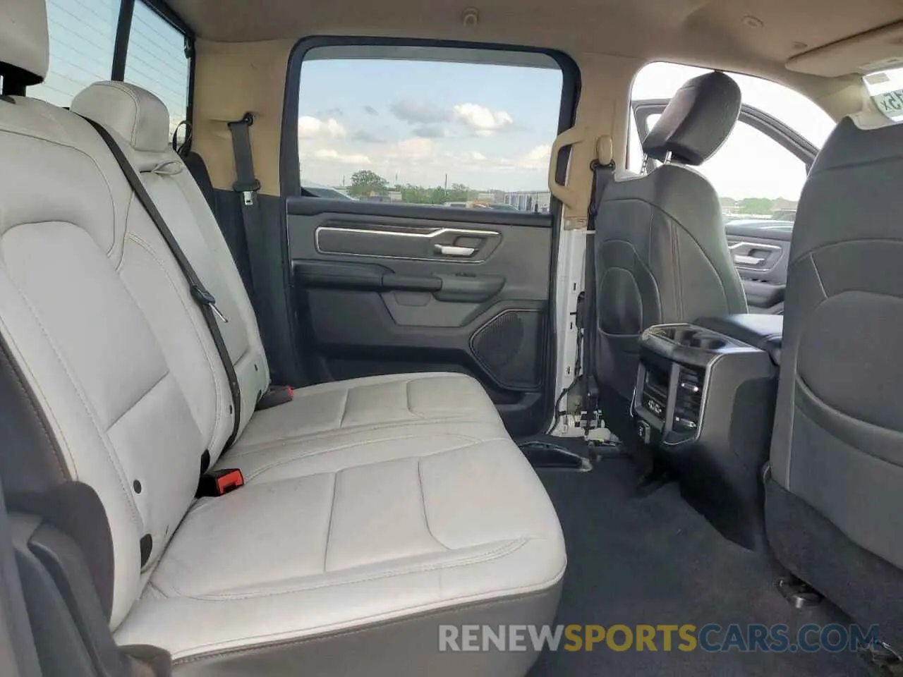 10 Photograph of a damaged car 1C6RREFT9KN596217 RAM 1500 2019