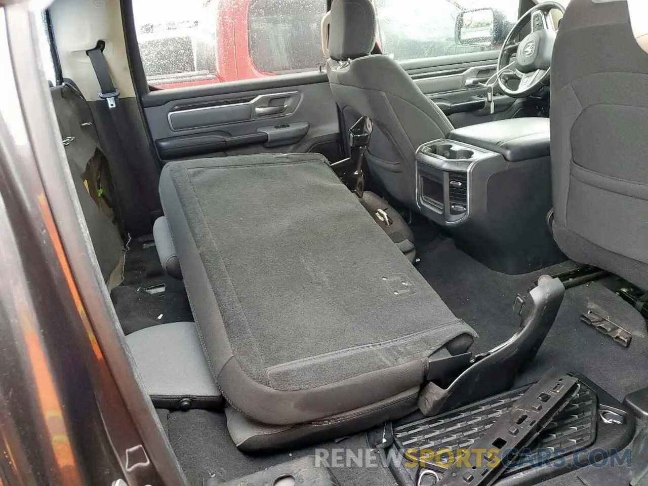 10 Photograph of a damaged car 1C6RREFT9KN666394 RAM 1500 2019