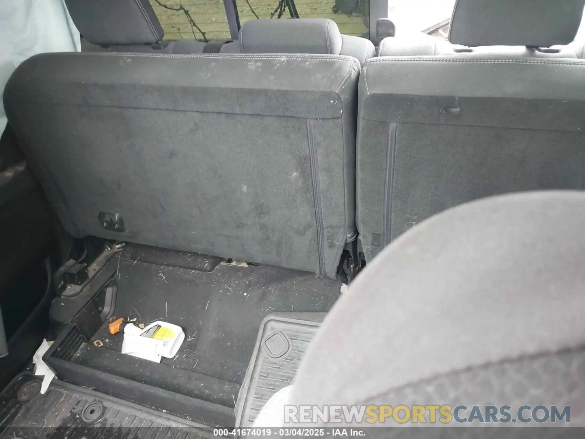 8 Photograph of a damaged car 1C6RREFTXKN518223 RAM 1500 2019