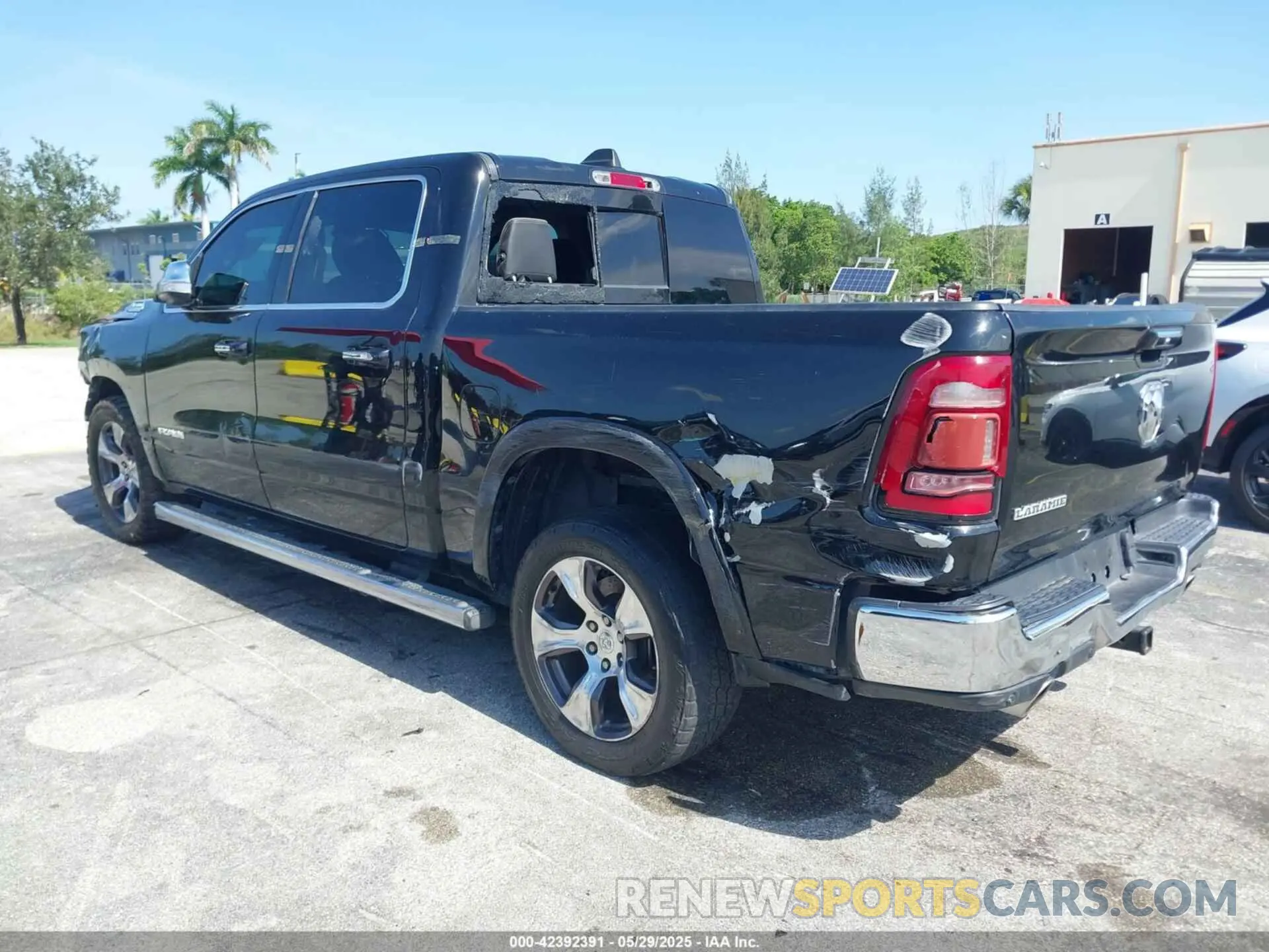 3 Photograph of a damaged car 1C6RREJT0KN558110 RAM 1500 2019