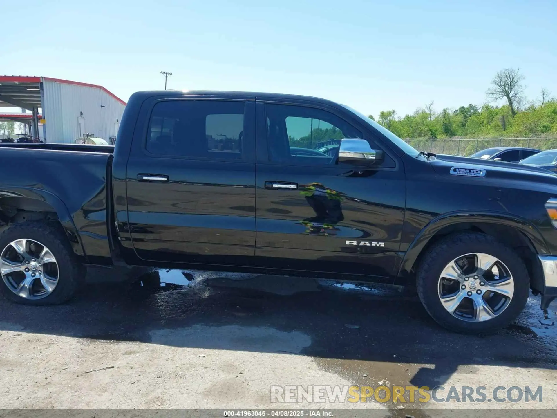 13 Photograph of a damaged car 1C6RREJT1KN509742 RAM 1500 2019