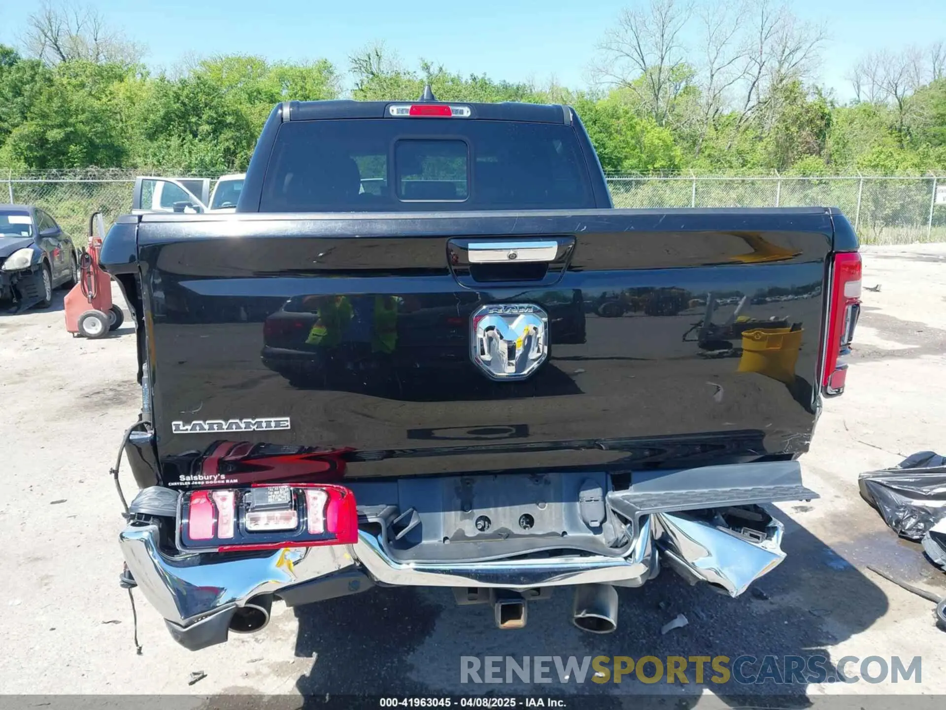 16 Photograph of a damaged car 1C6RREJT1KN509742 RAM 1500 2019