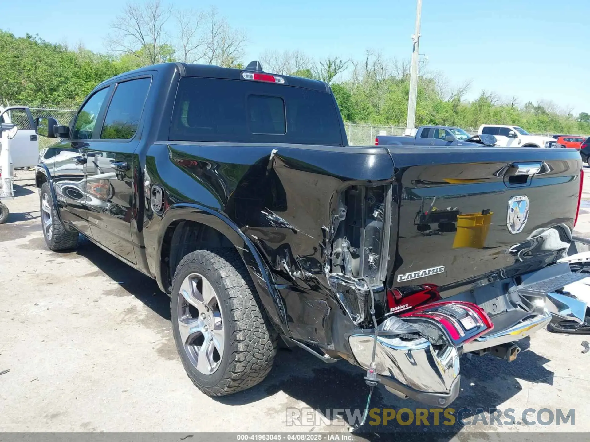 3 Photograph of a damaged car 1C6RREJT1KN509742 RAM 1500 2019