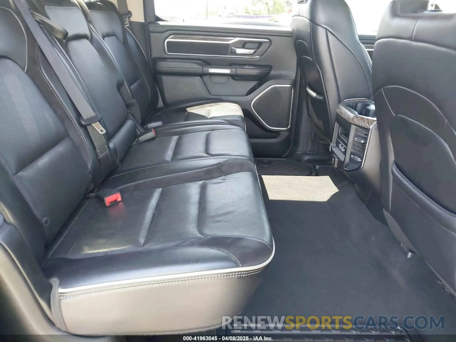 8 Photograph of a damaged car 1C6RREJT1KN509742 RAM 1500 2019