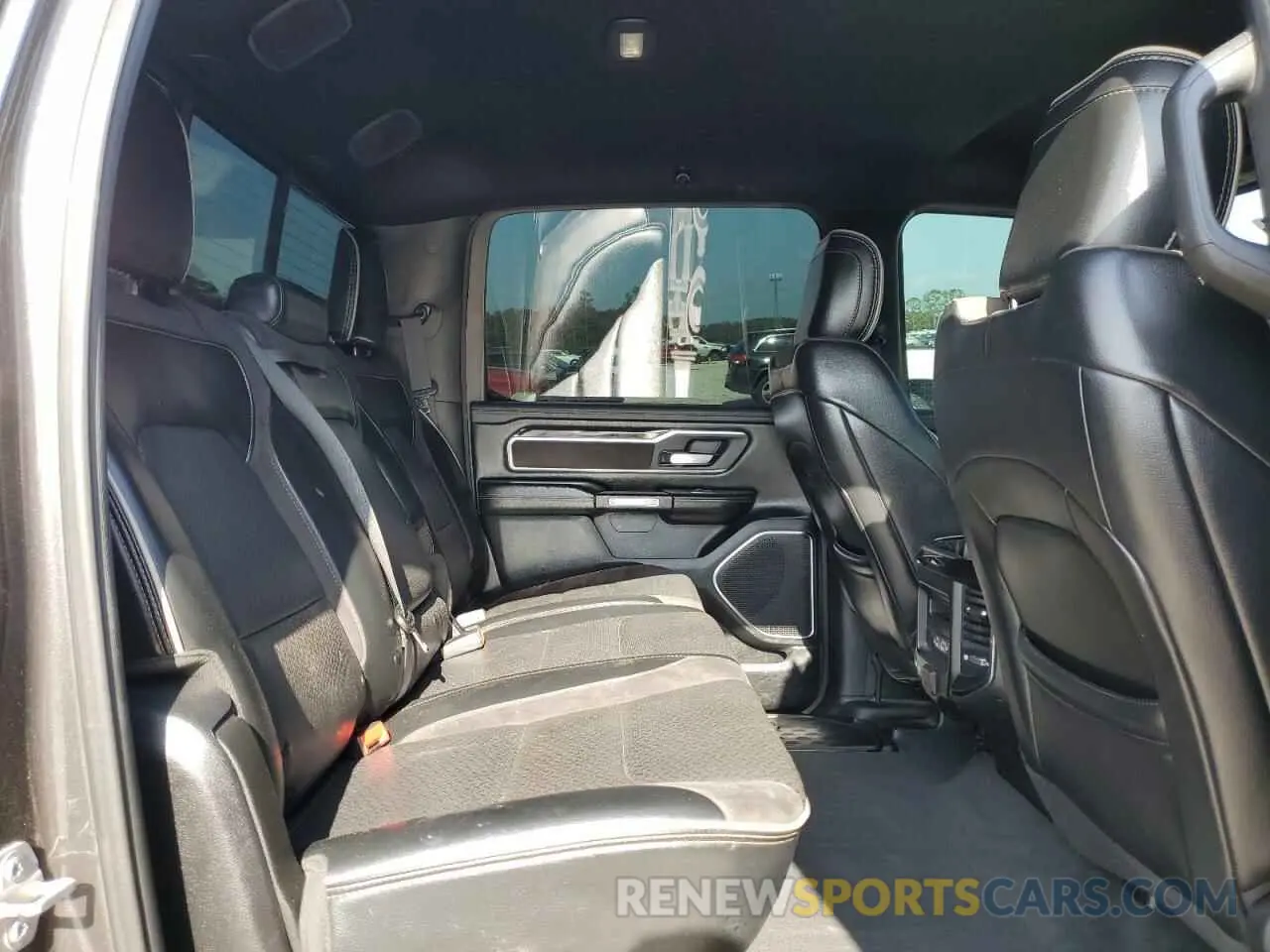 10 Photograph of a damaged car 1C6RREJT2KN792572 RAM 1500 2019
