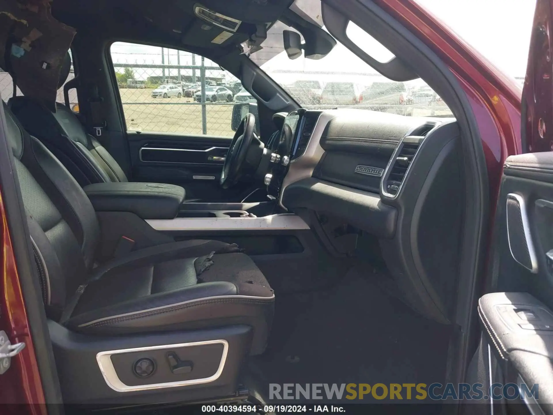 5 Photograph of a damaged car 1C6RREJT3KN628814 RAM 1500 2019