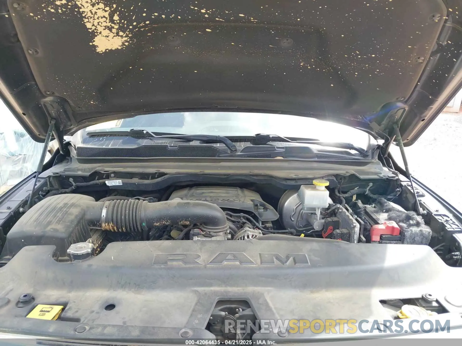 10 Photograph of a damaged car 1C6RREJT3KN912735 RAM 1500 2019