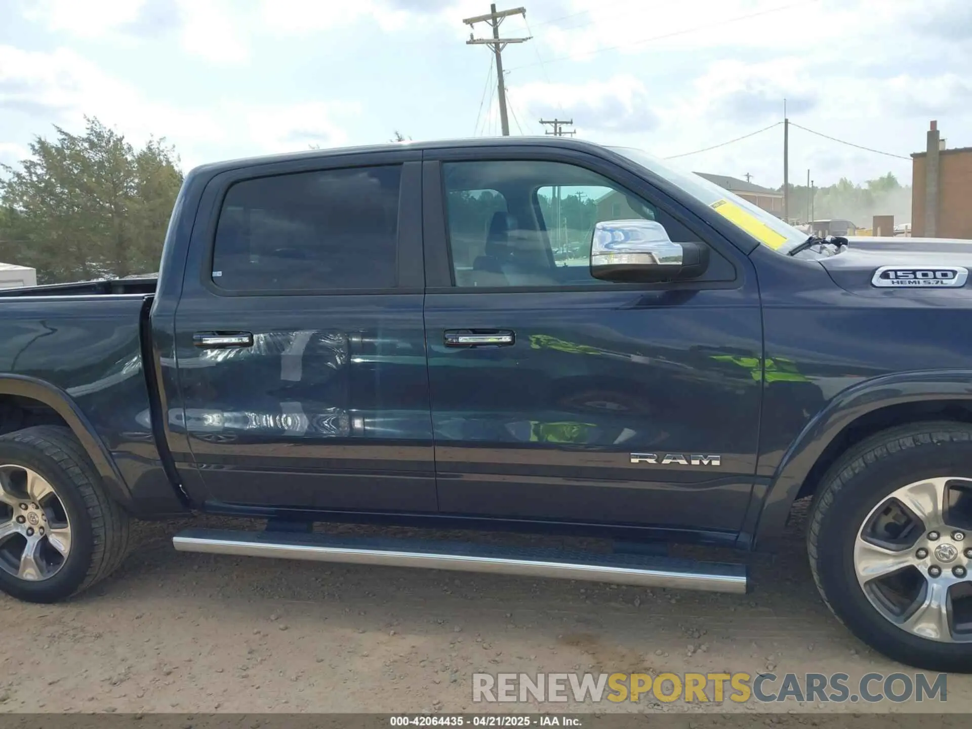 13 Photograph of a damaged car 1C6RREJT3KN912735 RAM 1500 2019