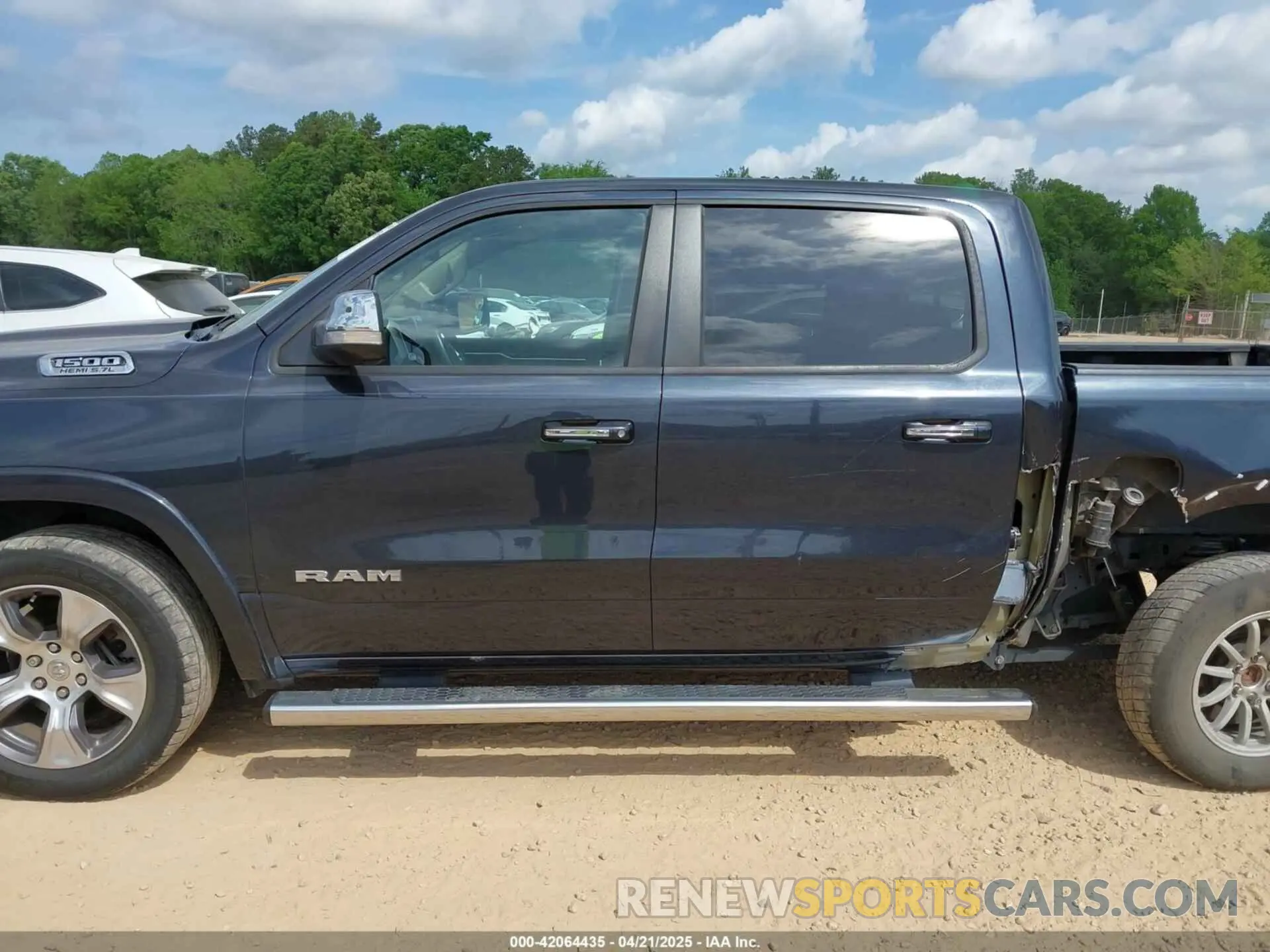 14 Photograph of a damaged car 1C6RREJT3KN912735 RAM 1500 2019