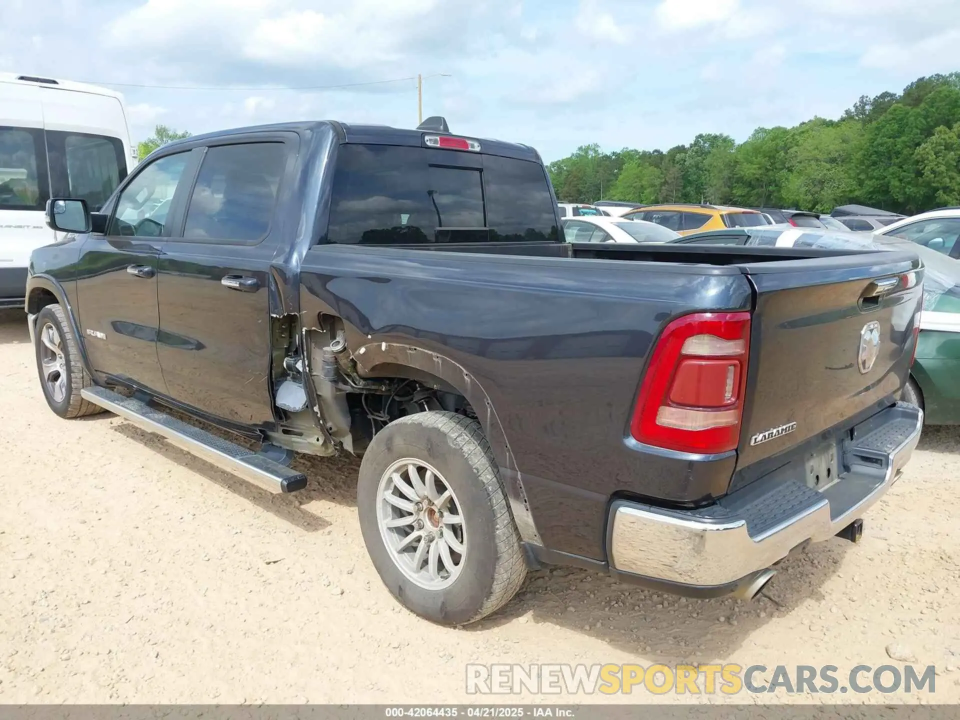 3 Photograph of a damaged car 1C6RREJT3KN912735 RAM 1500 2019