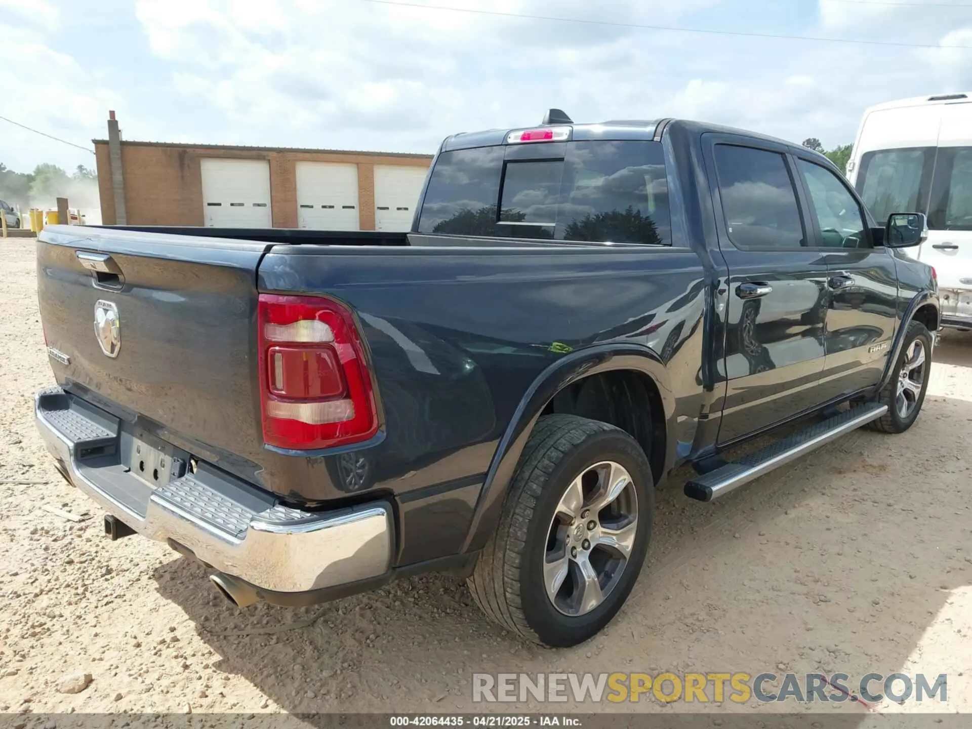 4 Photograph of a damaged car 1C6RREJT3KN912735 RAM 1500 2019
