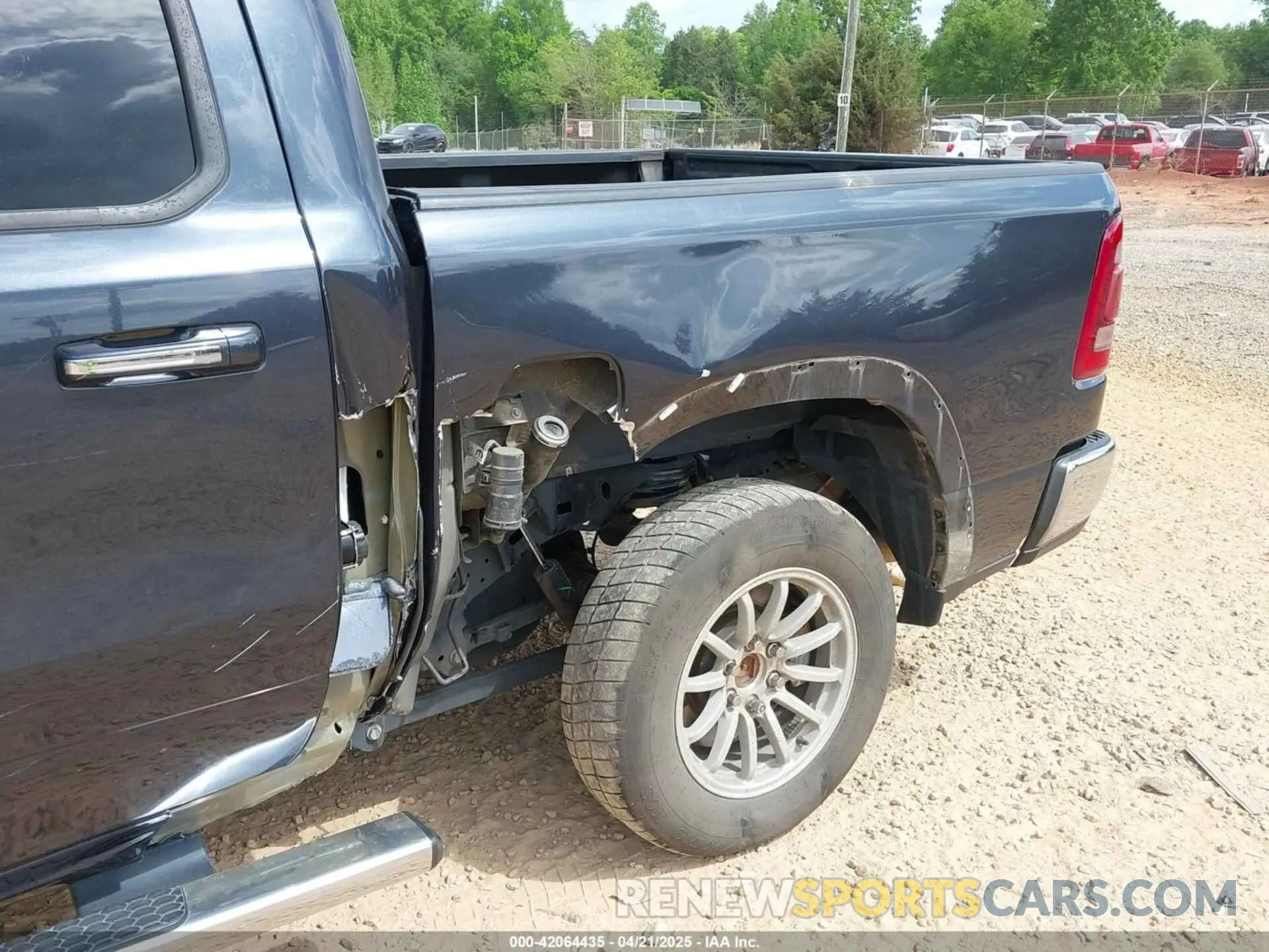 6 Photograph of a damaged car 1C6RREJT3KN912735 RAM 1500 2019