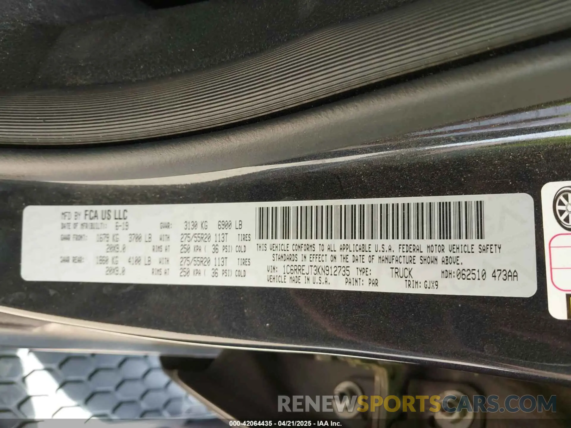 9 Photograph of a damaged car 1C6RREJT3KN912735 RAM 1500 2019