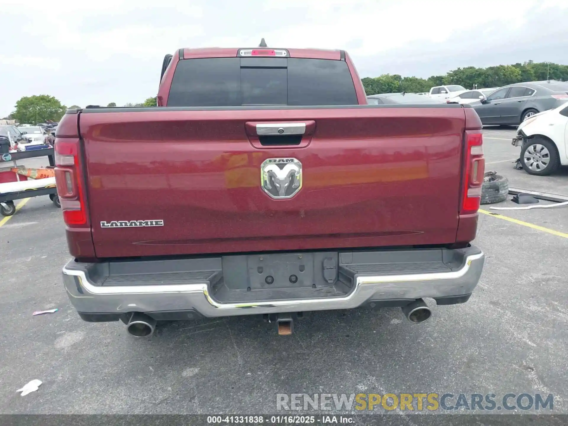 17 Photograph of a damaged car 1C6RREJT4KN519309 RAM 1500 2019