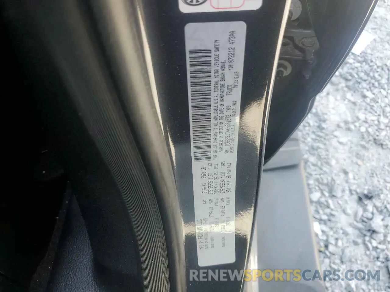 12 Photograph of a damaged car 1C6RREJT4KN601072 RAM 1500 2019