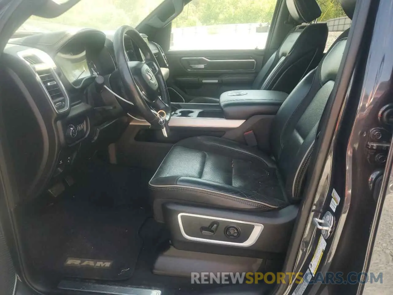 7 Photograph of a damaged car 1C6RREJT4KN601072 RAM 1500 2019