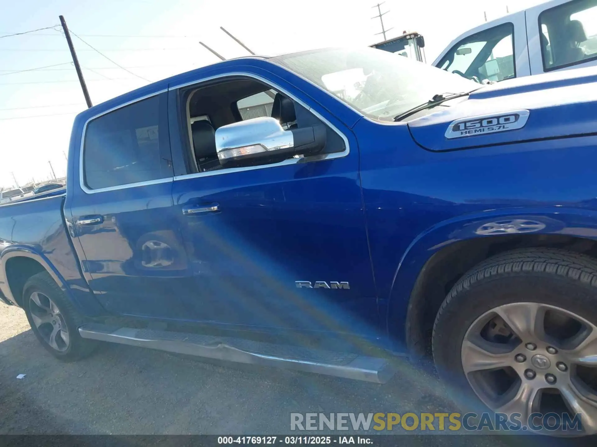 13 Photograph of a damaged car 1C6RREJT4KN770475 RAM 1500 2019