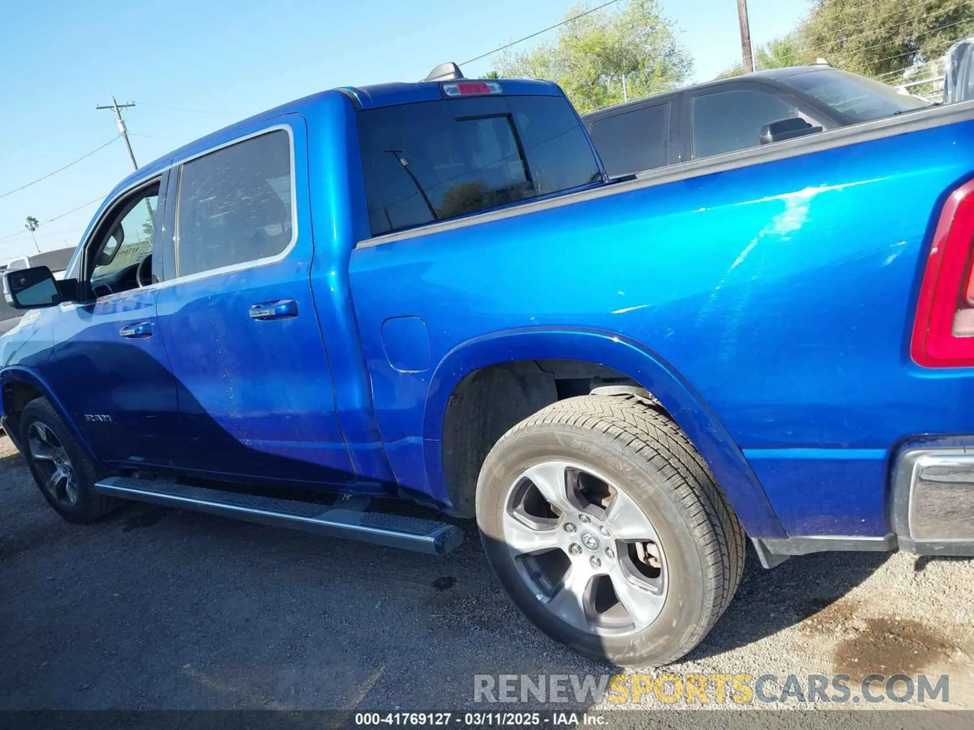 14 Photograph of a damaged car 1C6RREJT4KN770475 RAM 1500 2019
