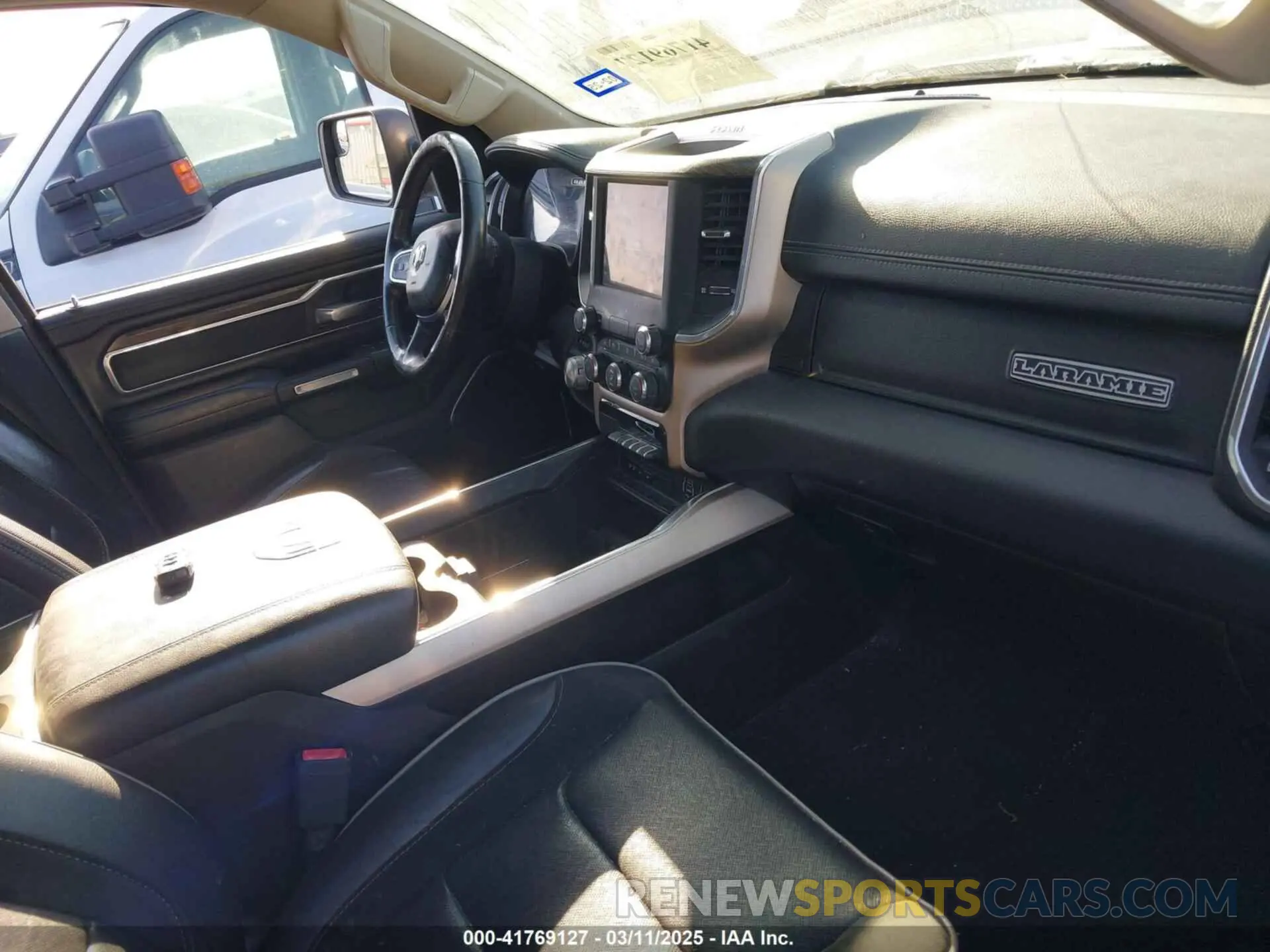 5 Photograph of a damaged car 1C6RREJT4KN770475 RAM 1500 2019