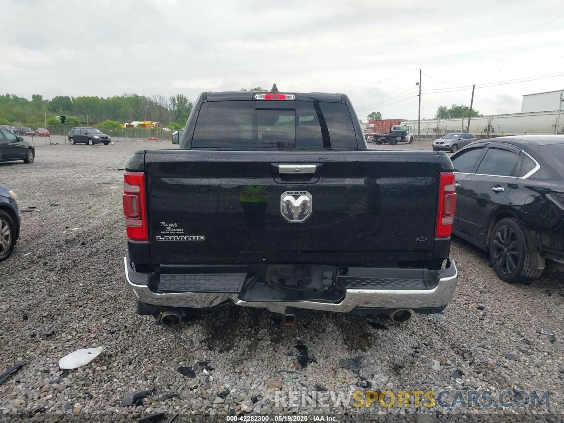 16 Photograph of a damaged car 1C6RREJT8KN506787 RAM 1500 2019