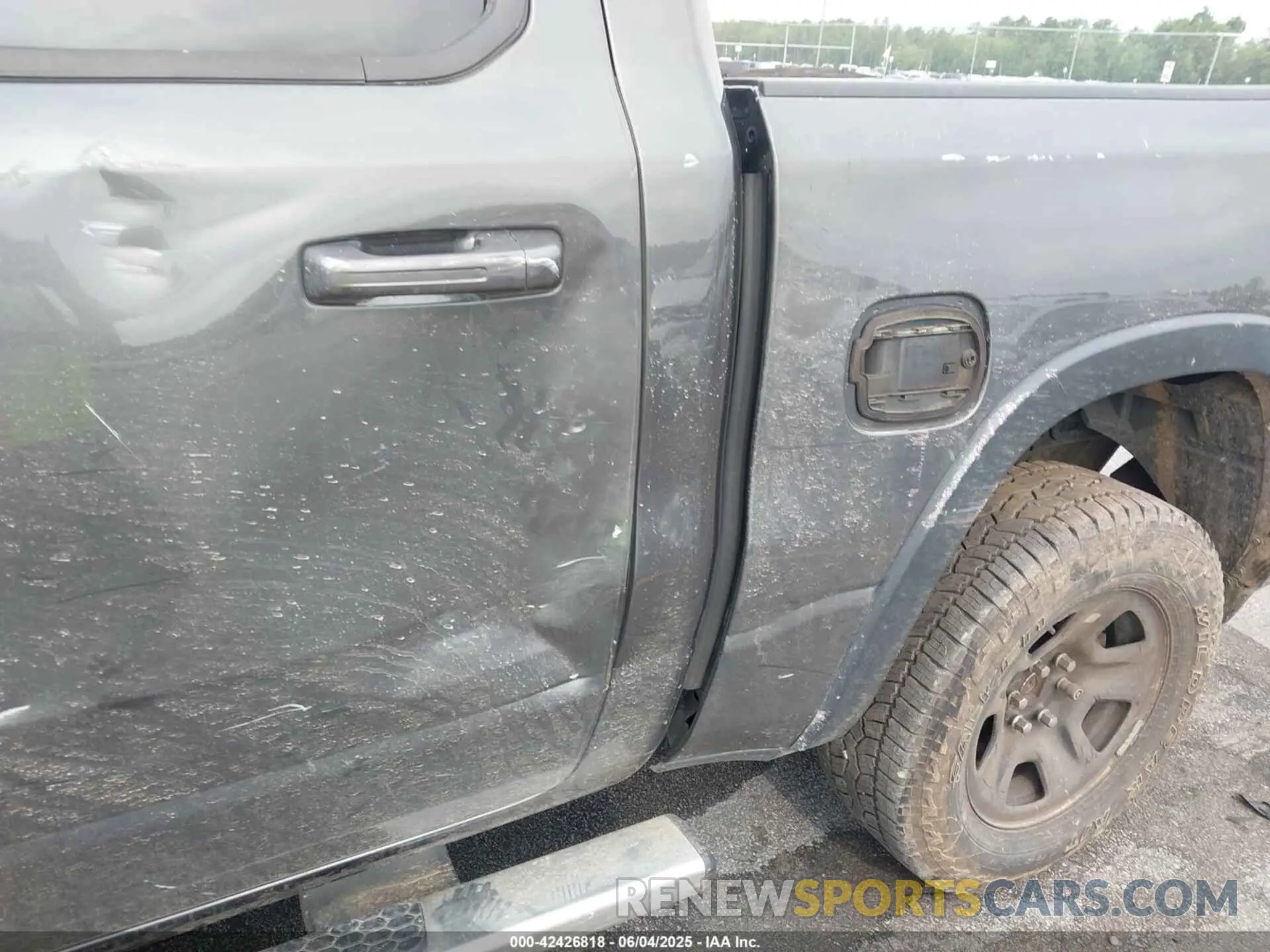 17 Photograph of a damaged car 1C6RRELT5KN625118 RAM 1500 2019