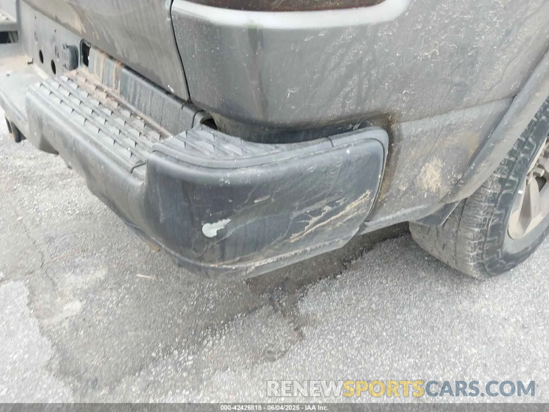 18 Photograph of a damaged car 1C6RRELT5KN625118 RAM 1500 2019