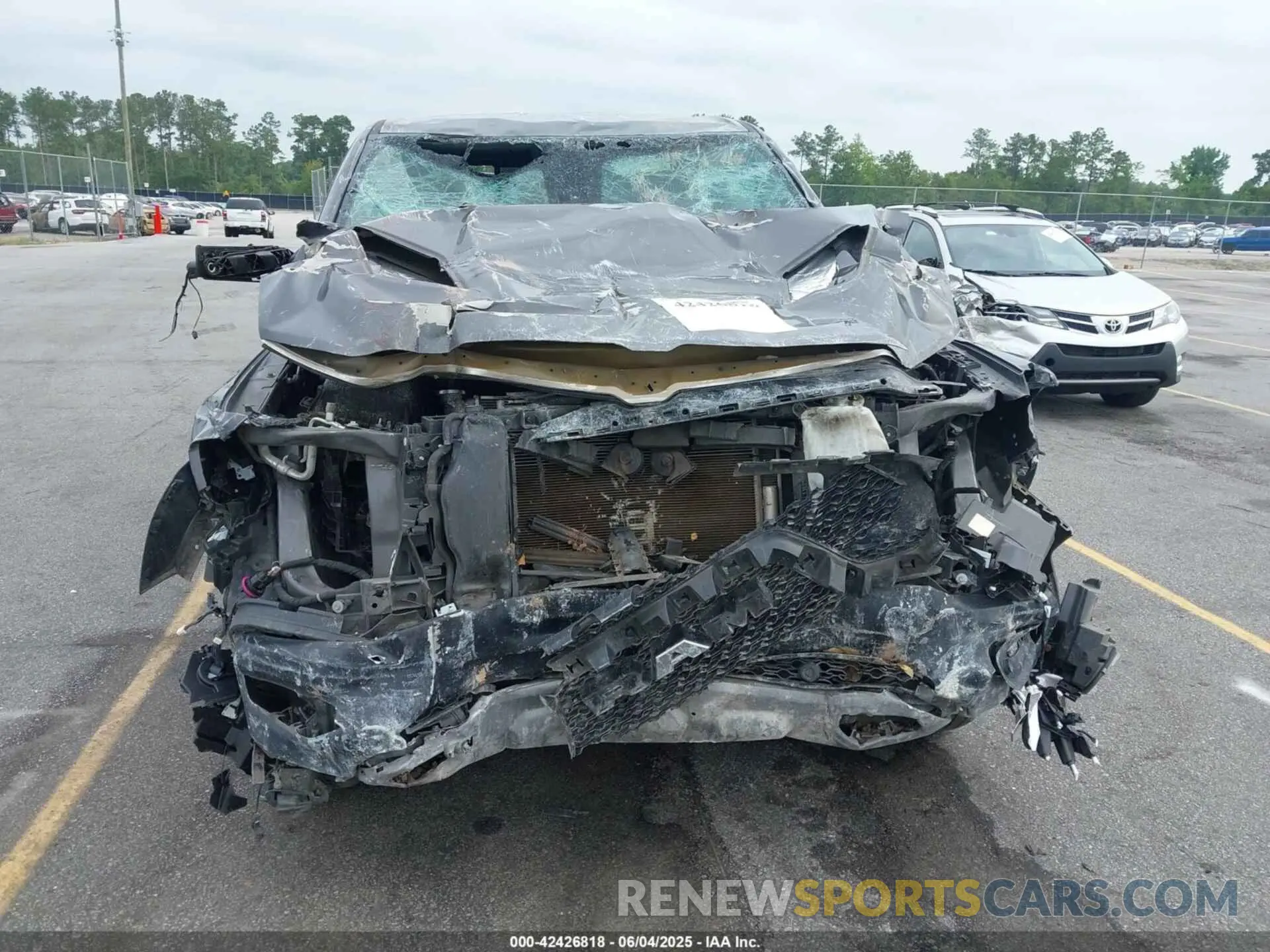 6 Photograph of a damaged car 1C6RRELT5KN625118 RAM 1500 2019