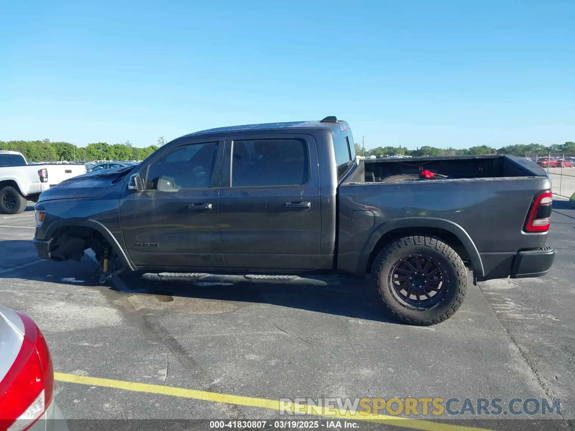 15 Photograph of a damaged car 1C6RRELT8KN549233 RAM 1500 2019