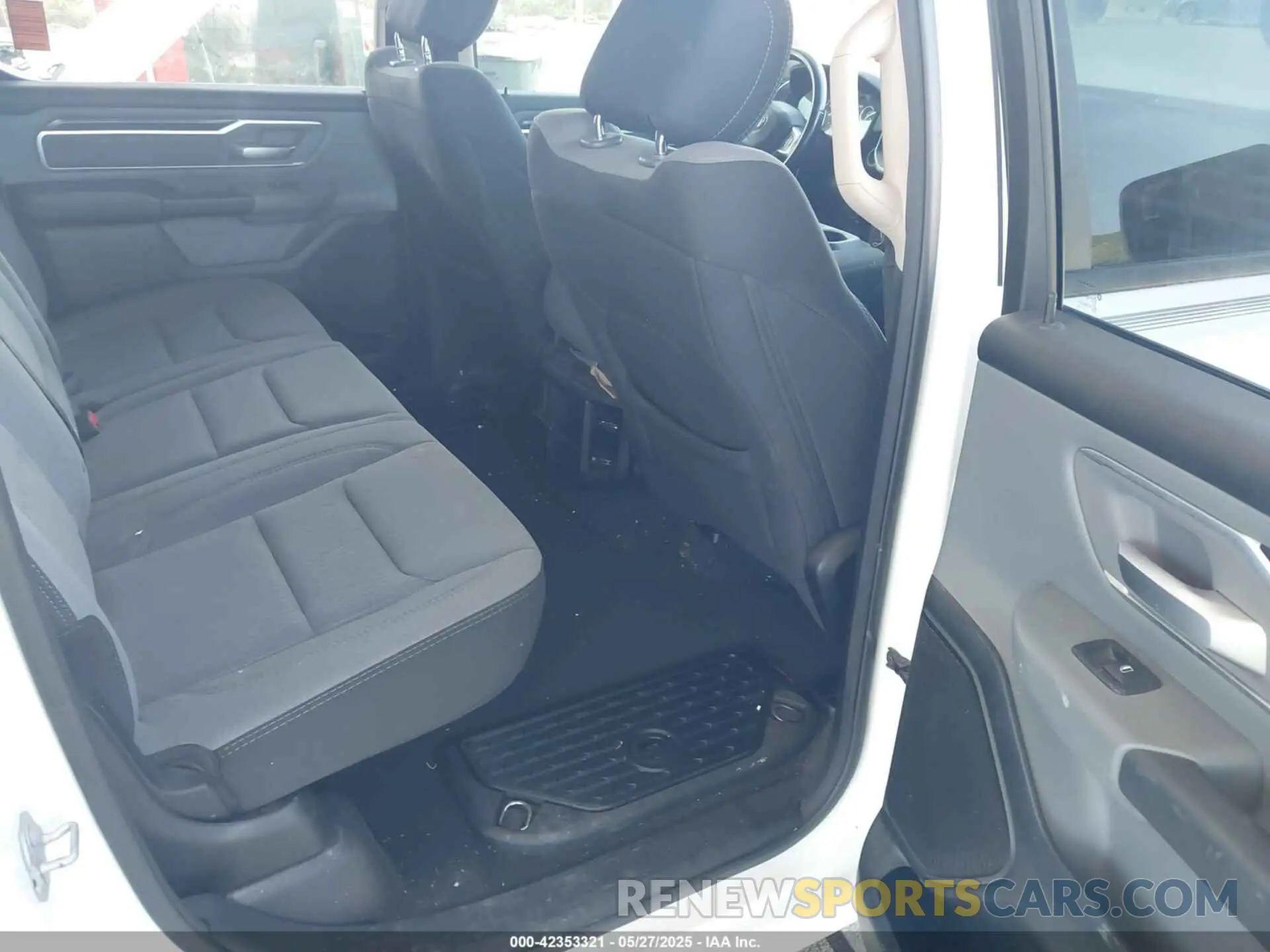 8 Photograph of a damaged car 1C6RREMG9KN891758 RAM 1500 2019