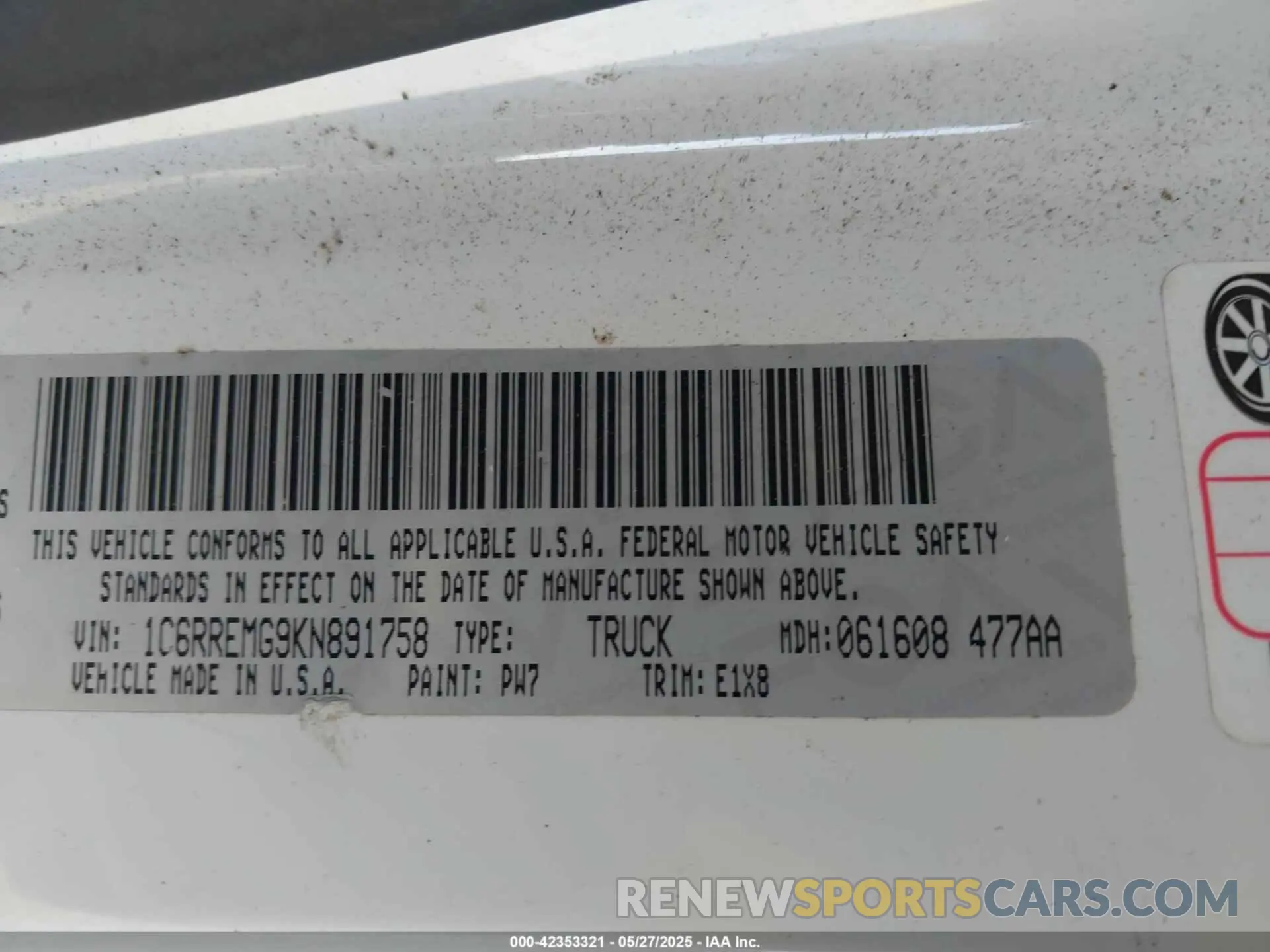 9 Photograph of a damaged car 1C6RREMG9KN891758 RAM 1500 2019
