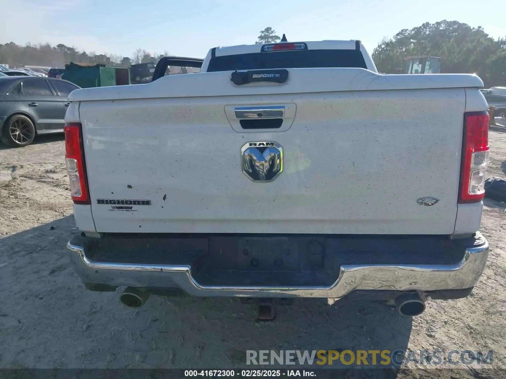 16 Photograph of a damaged car 1C6RREMT2KN913080 RAM 1500 2019