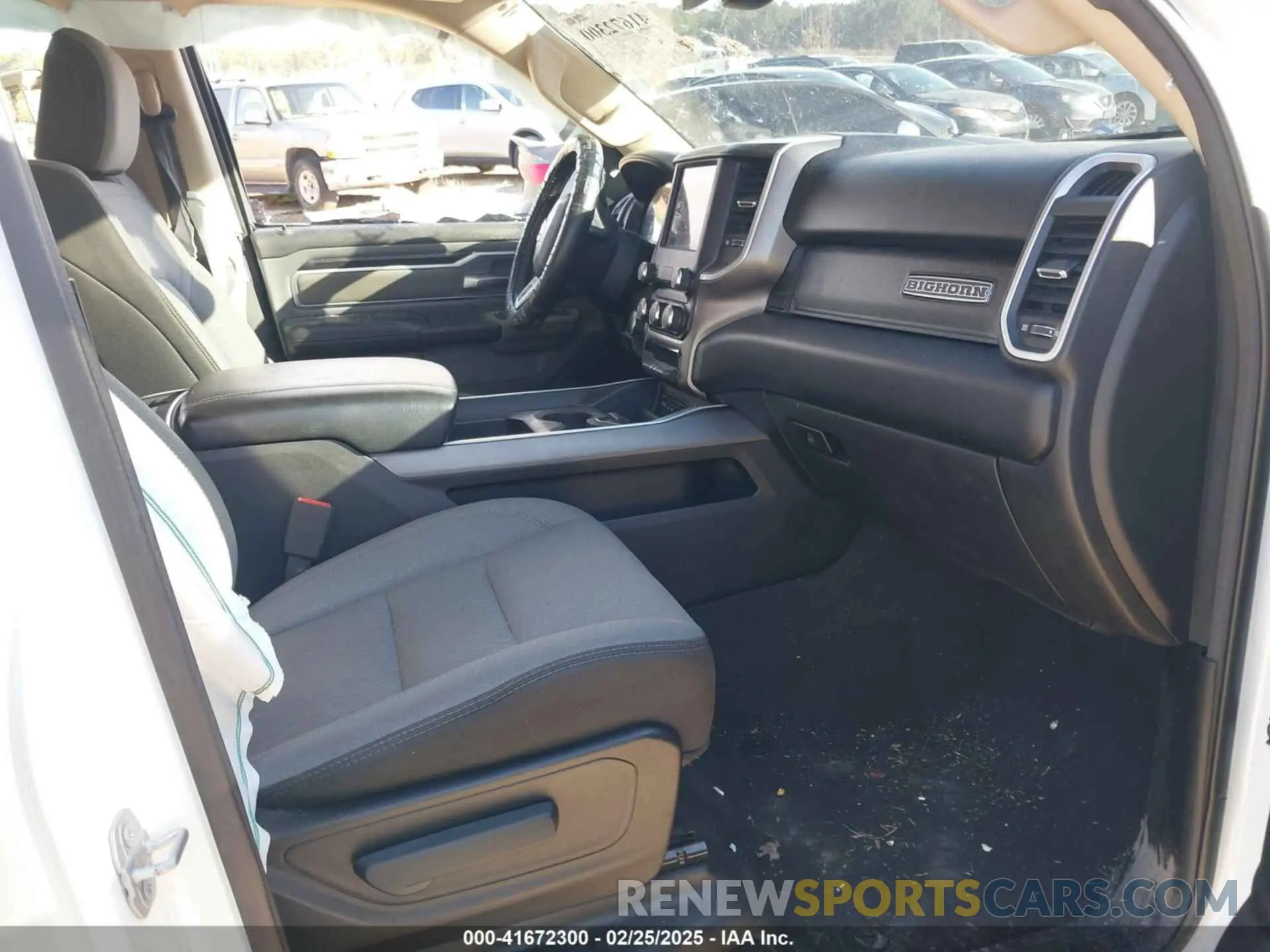 5 Photograph of a damaged car 1C6RREMT2KN913080 RAM 1500 2019