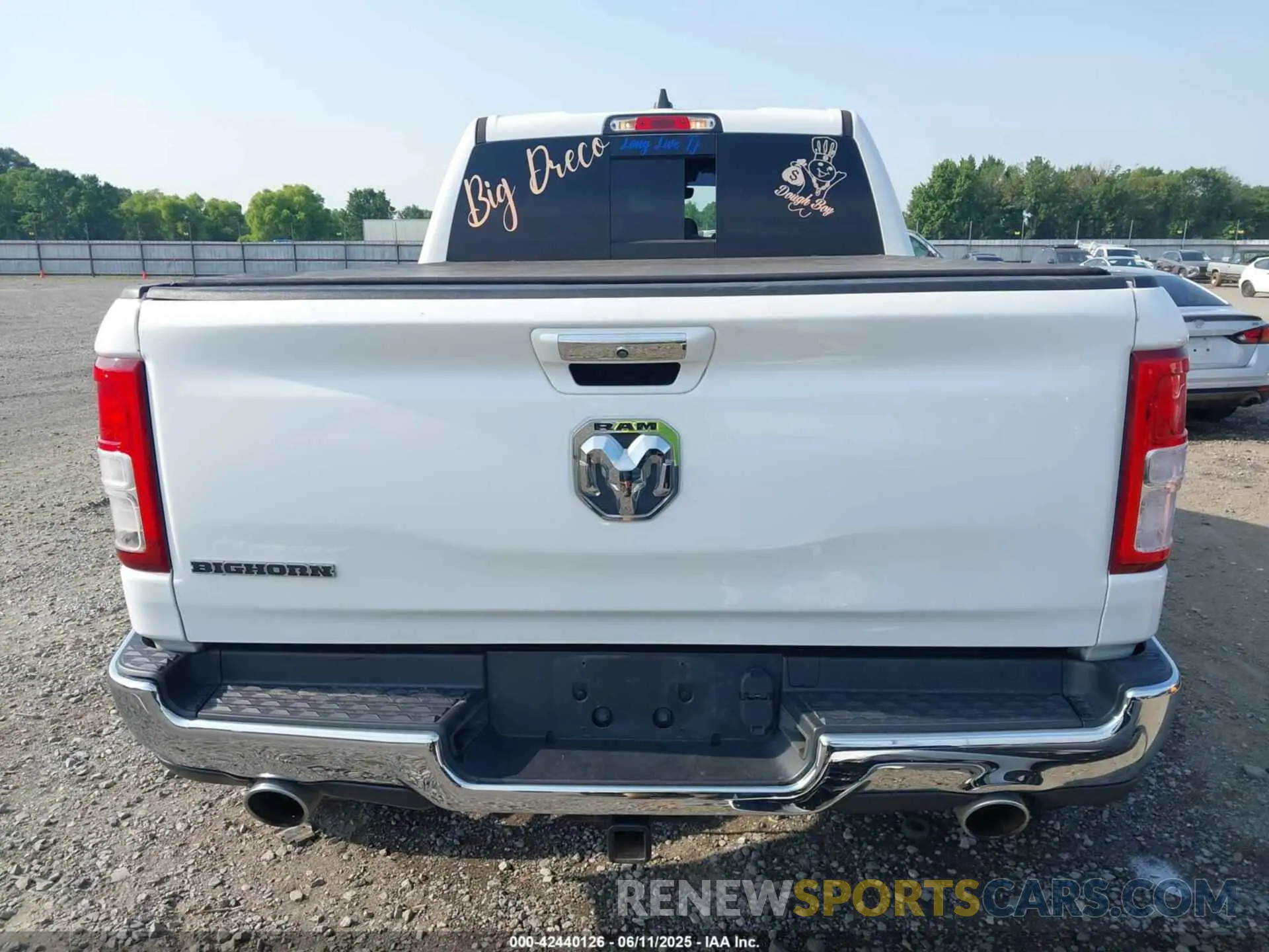 17 Photograph of a damaged car 1C6RREMT4KN891115 RAM 1500 2019